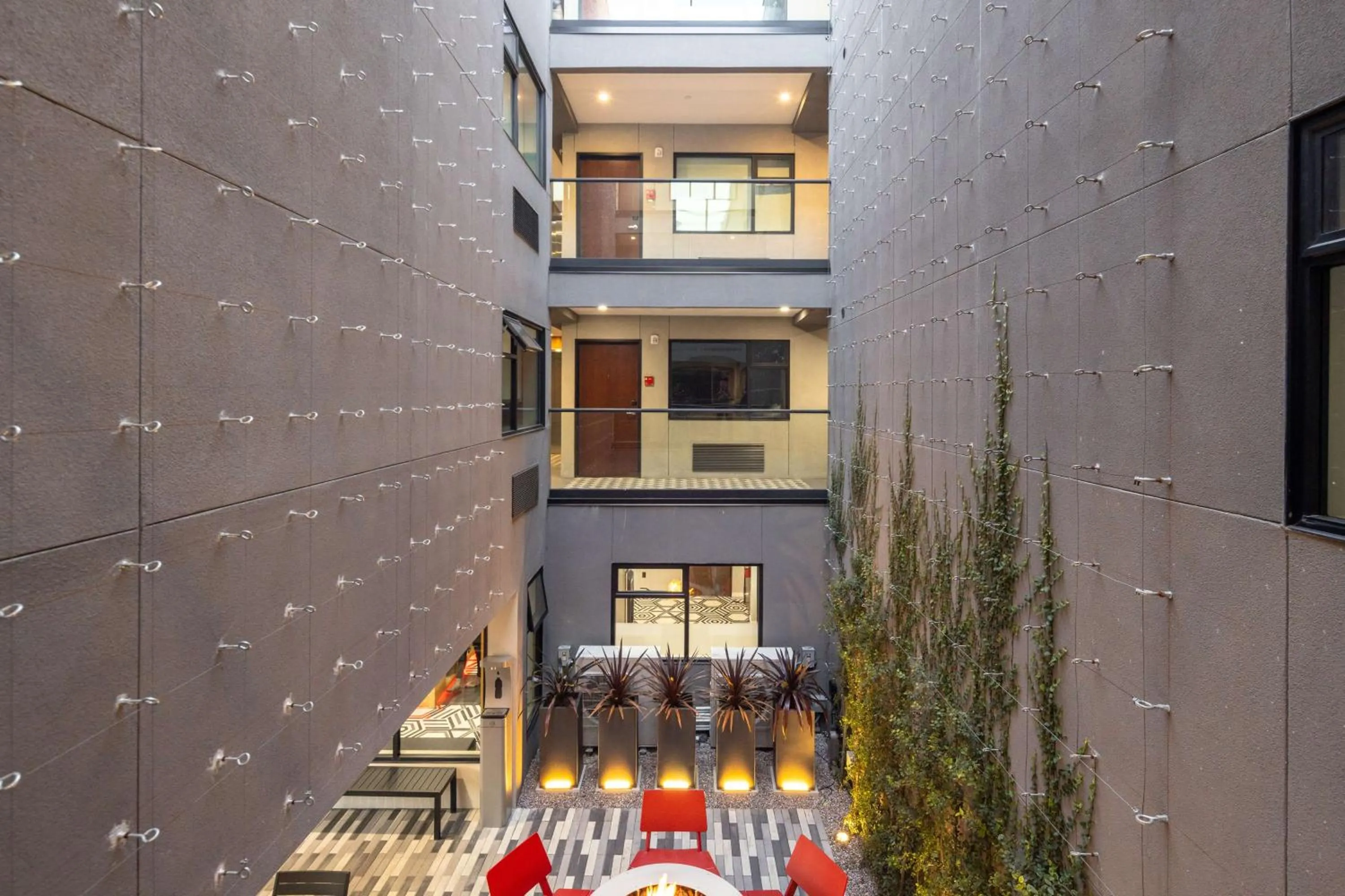 Property building in Infinity Hotel San Francisco, Tapestry Collection by Hilton