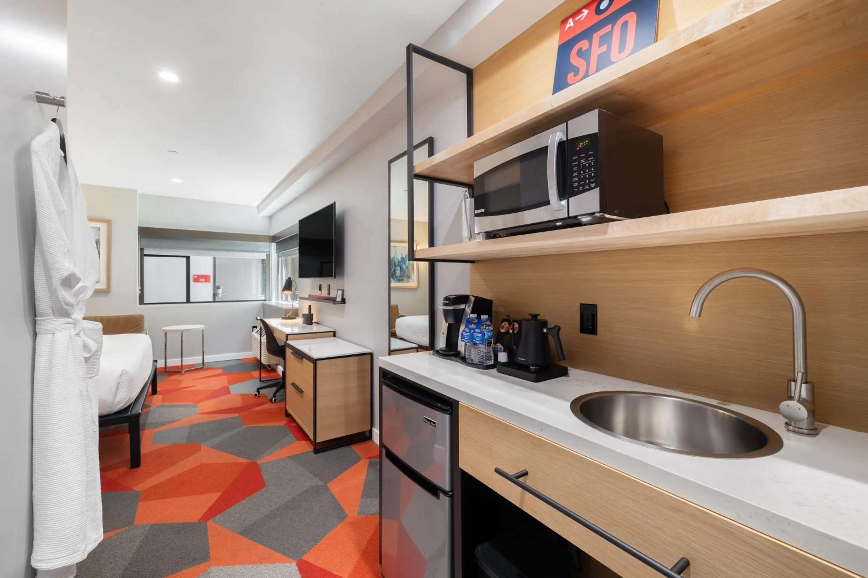 Bedroom in Infinity Hotel San Francisco, Tapestry Collection by Hilton