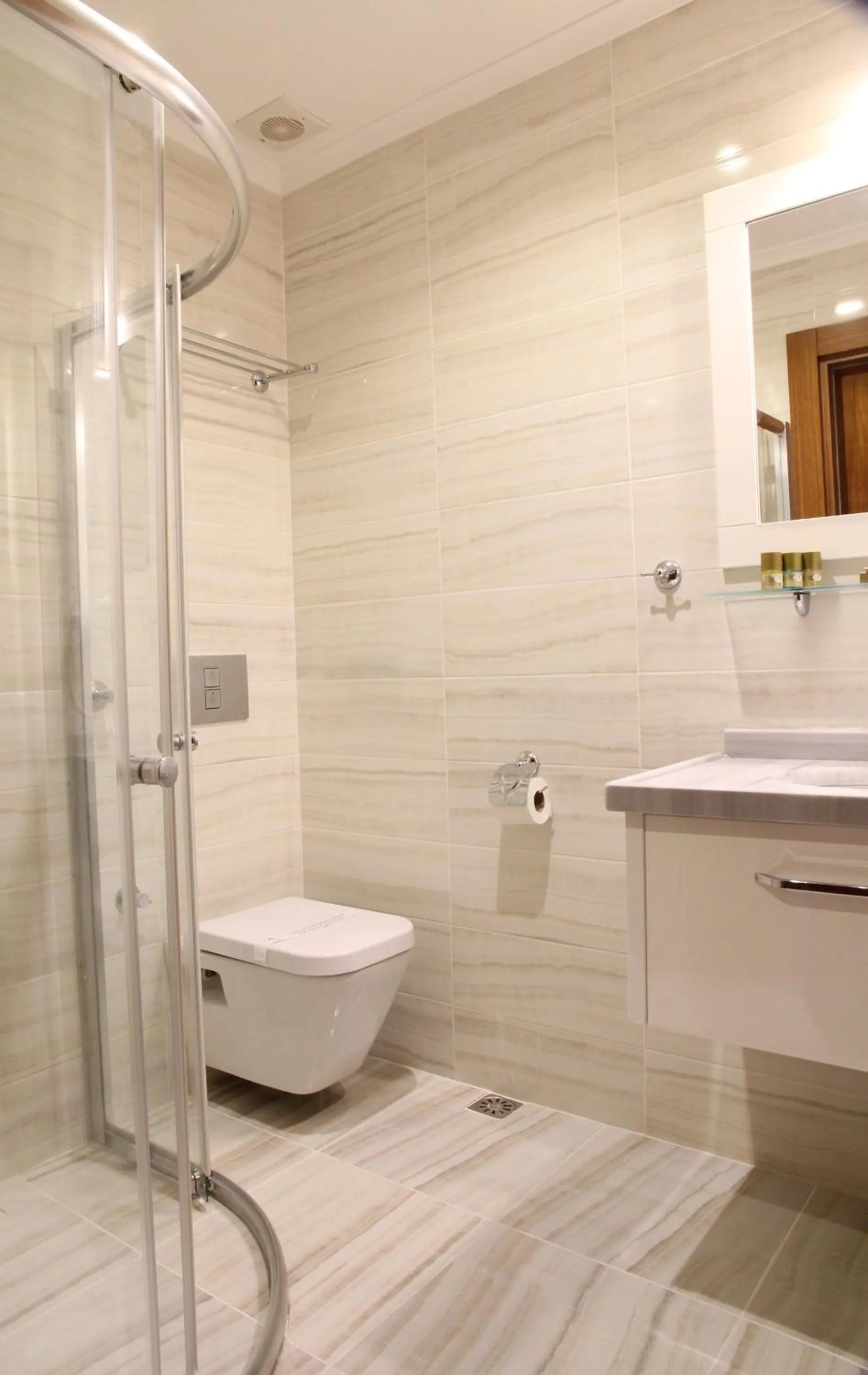 Shower in Kilpa Hotel