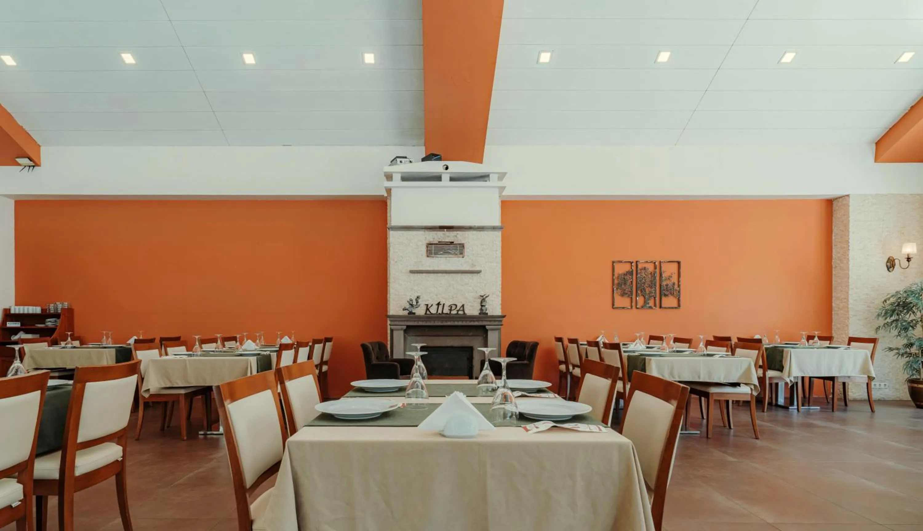 Restaurant/places to eat in Kilpa Hotel