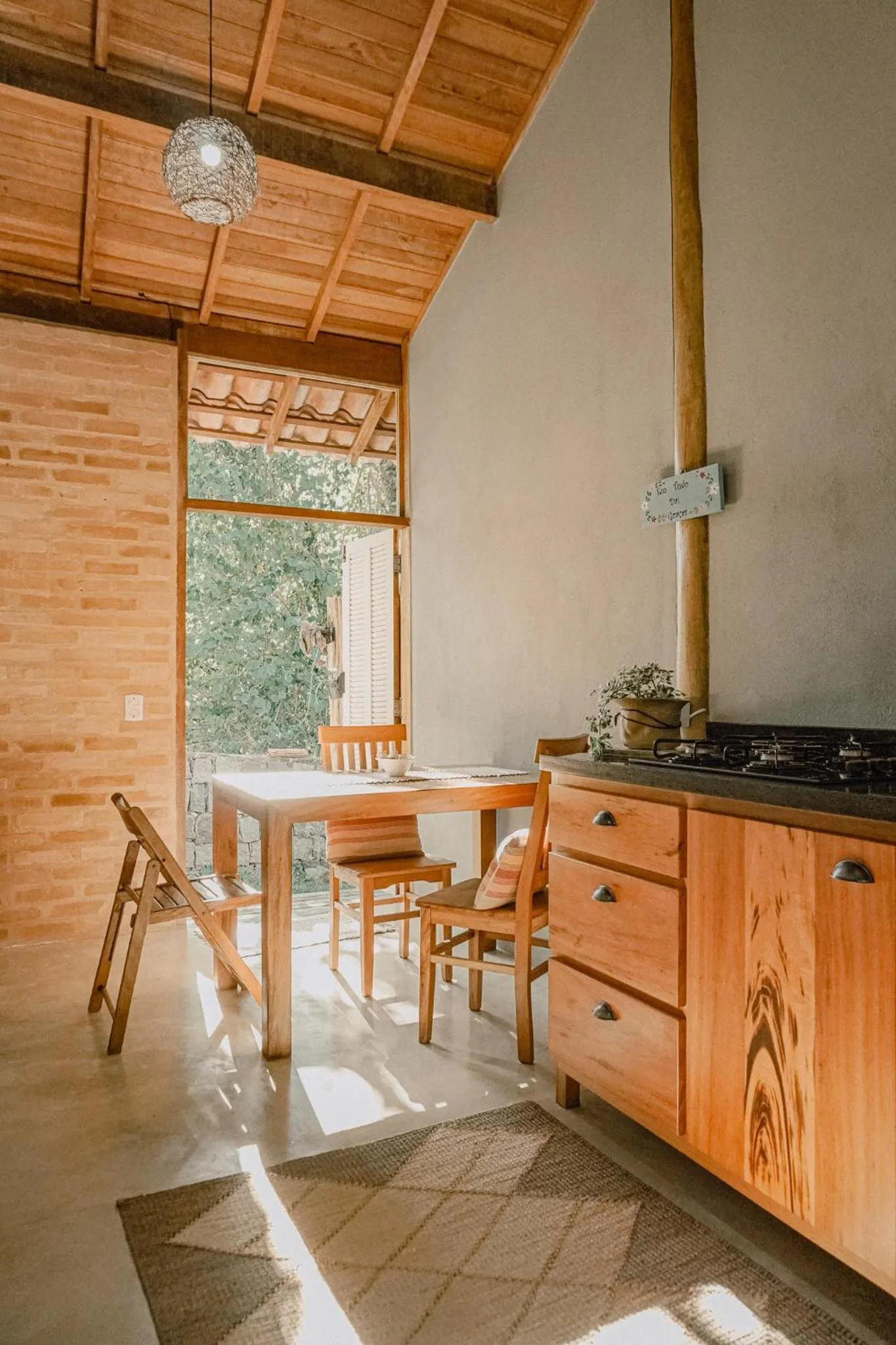 Kitchen or kitchenette in Casa no Sul de Ilhabela