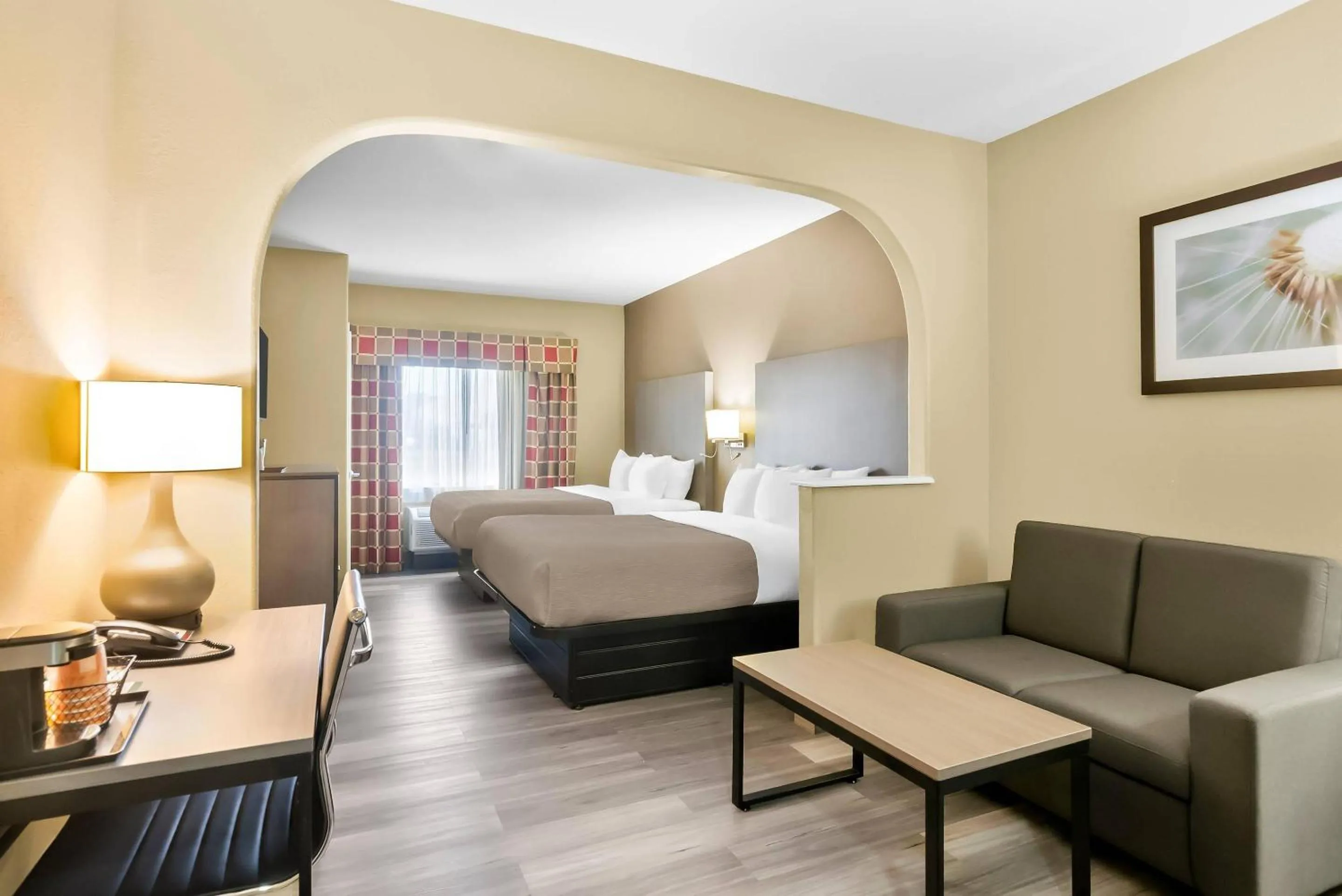 Bedroom, Bed in Quality Suites Houston NW Cy-Fair