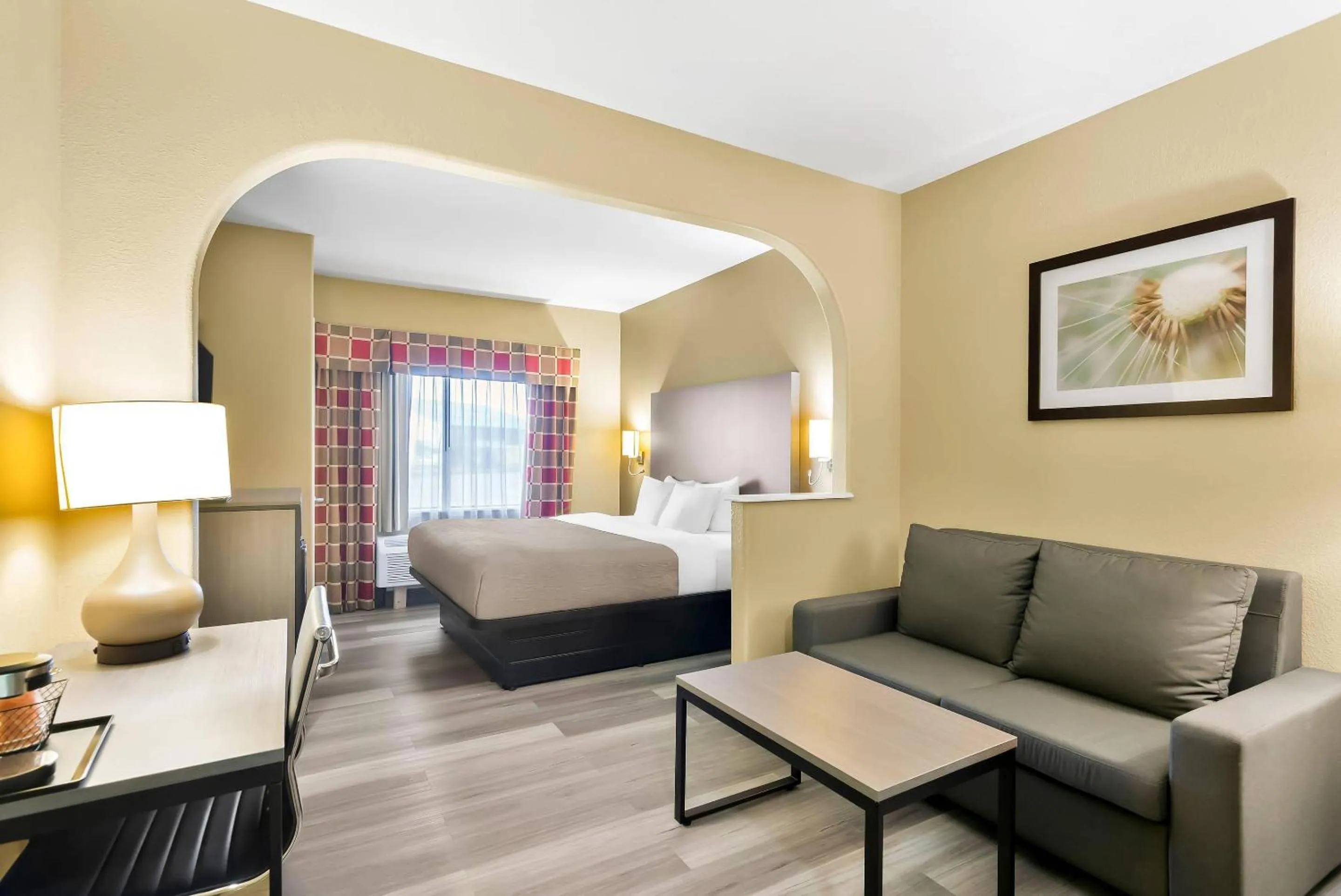 Bedroom, Bed in Quality Suites Houston NW Cy-Fair