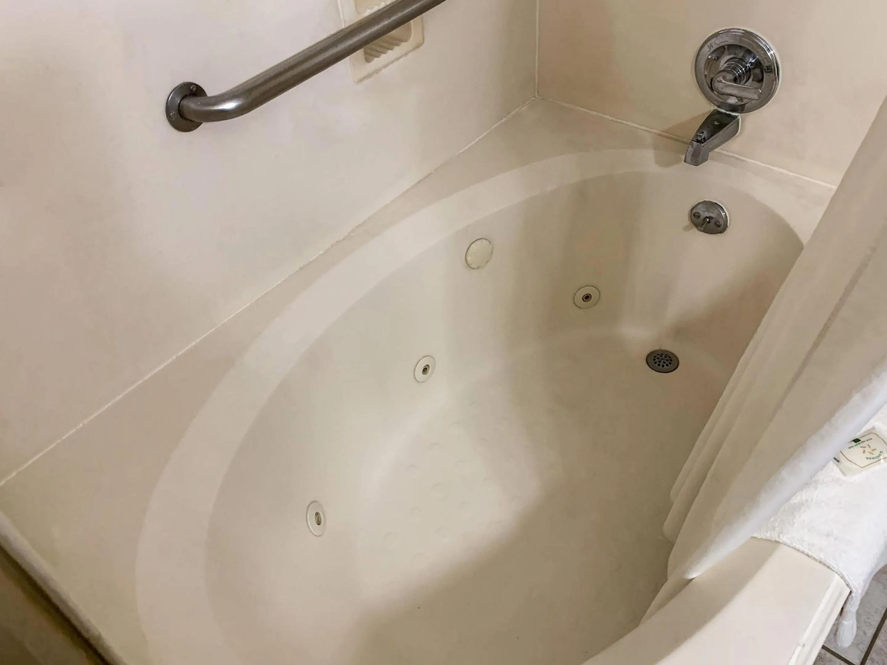 Bedroom in Quality Suites Houston NW Cy-Fair