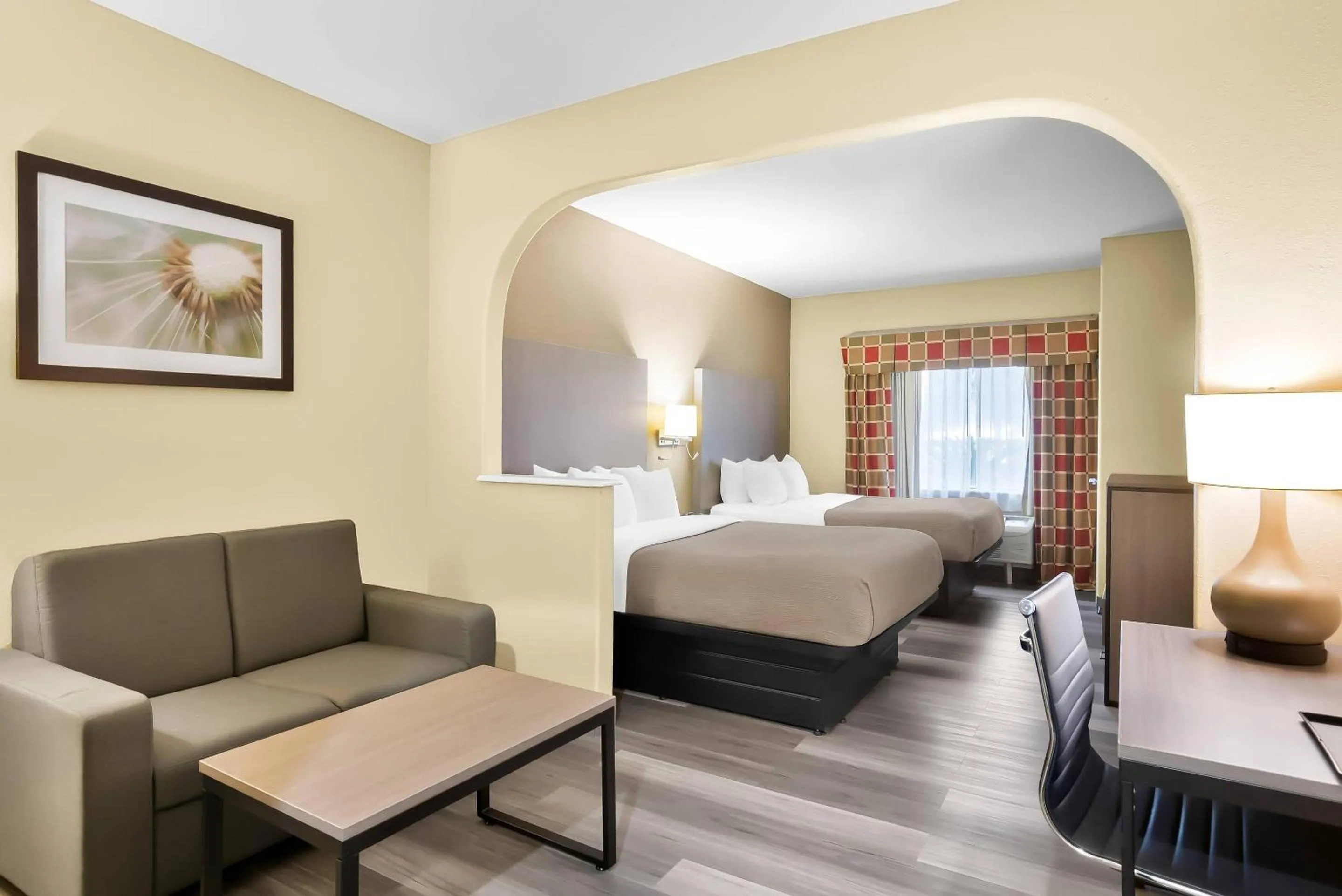 Bedroom, Bed in Quality Suites Houston NW Cy-Fair