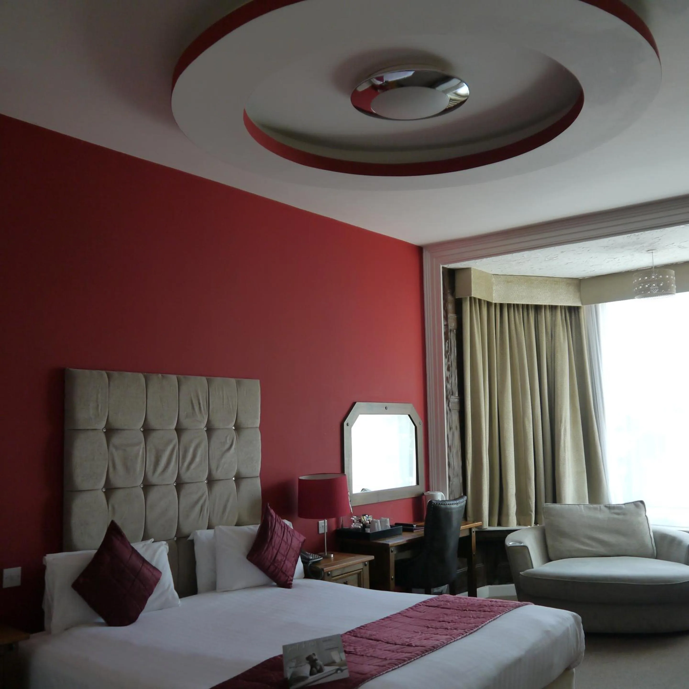 Bedroom, Bed in The Pearl Hotel