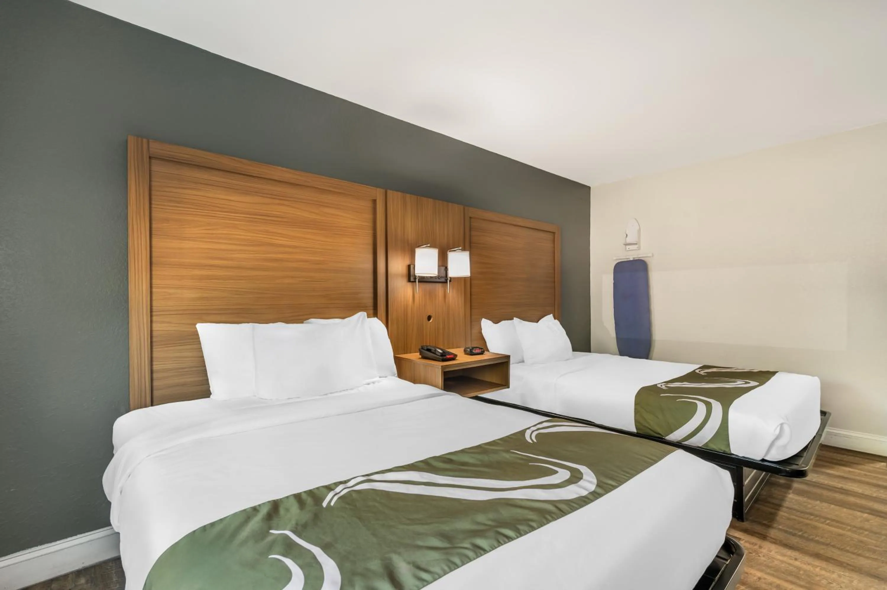 Bed in Quality Inn Chesapeake - Greenbrier