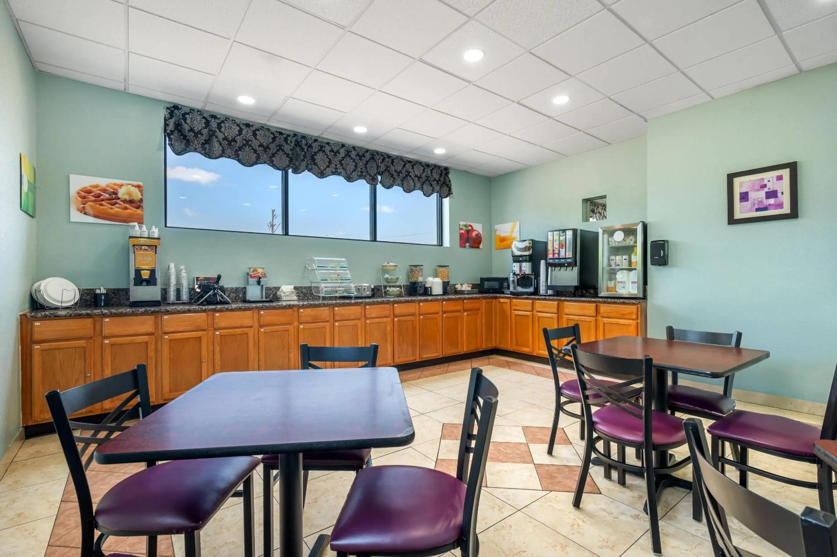 Breakfast in Quality Inn Chesapeake - Greenbrier