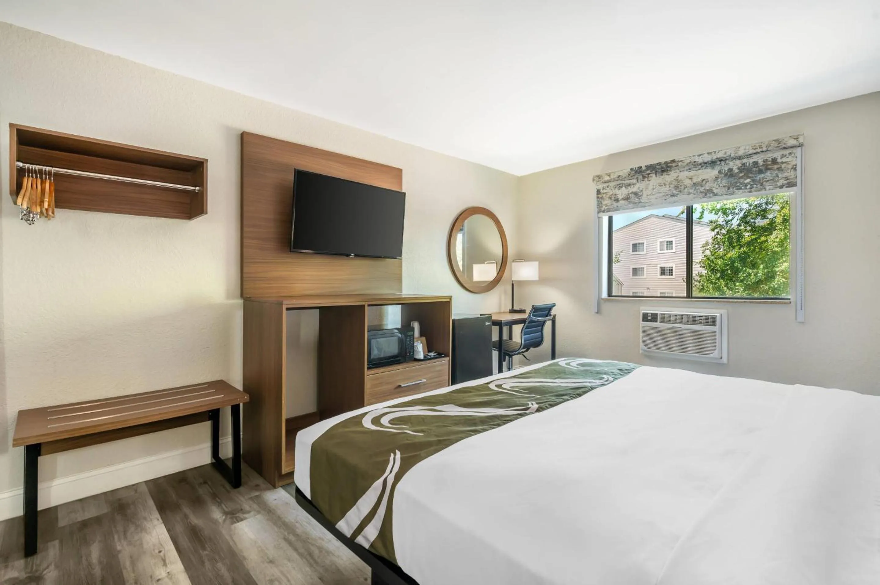 Bedroom, Bed in Quality Inn Chesapeake - Greenbrier