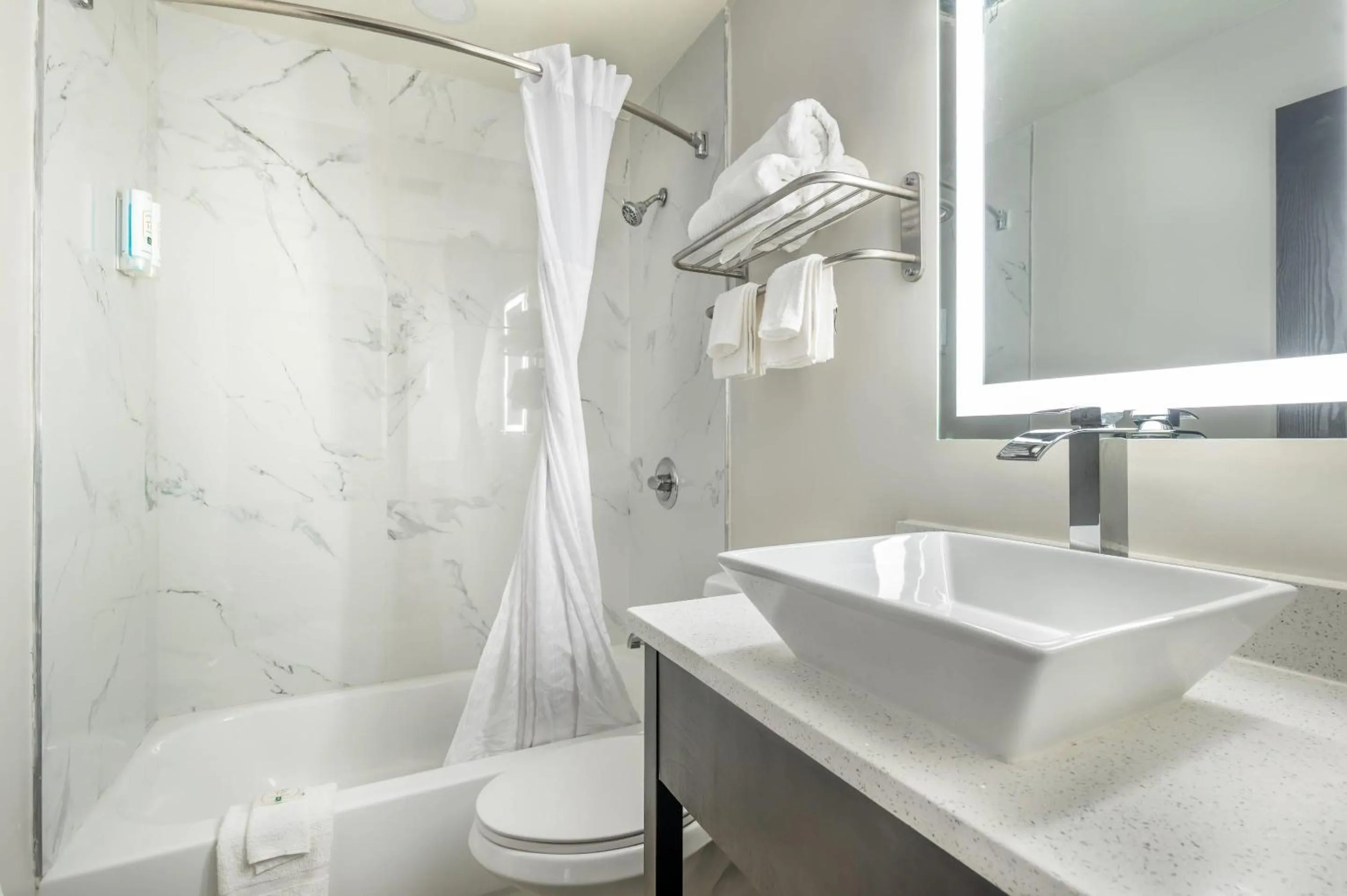 Bedroom in Quality Inn Chesapeake - Greenbrier