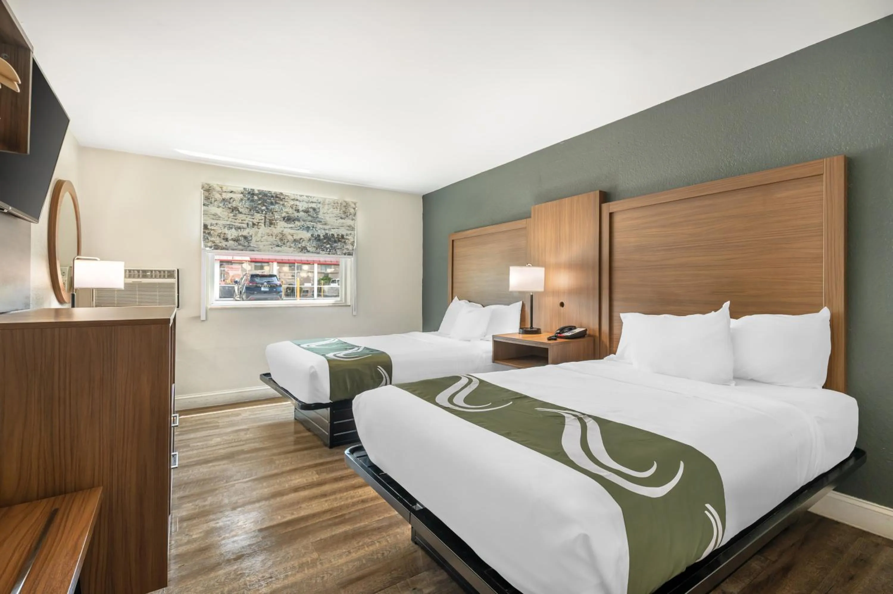 Bedroom, Bed in Quality Inn Chesapeake - Greenbrier