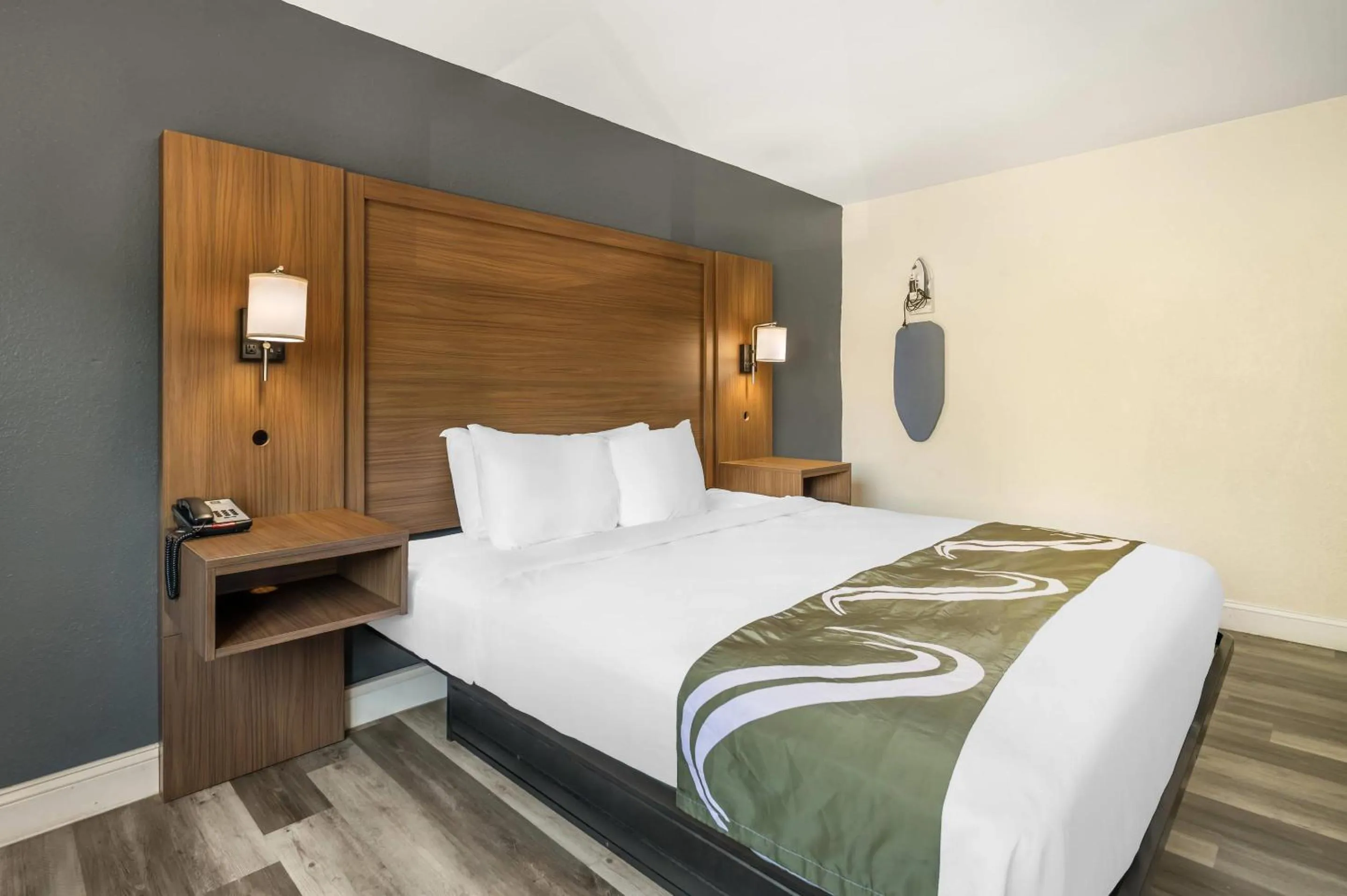 Bedroom, Bed in Quality Inn Chesapeake - Greenbrier