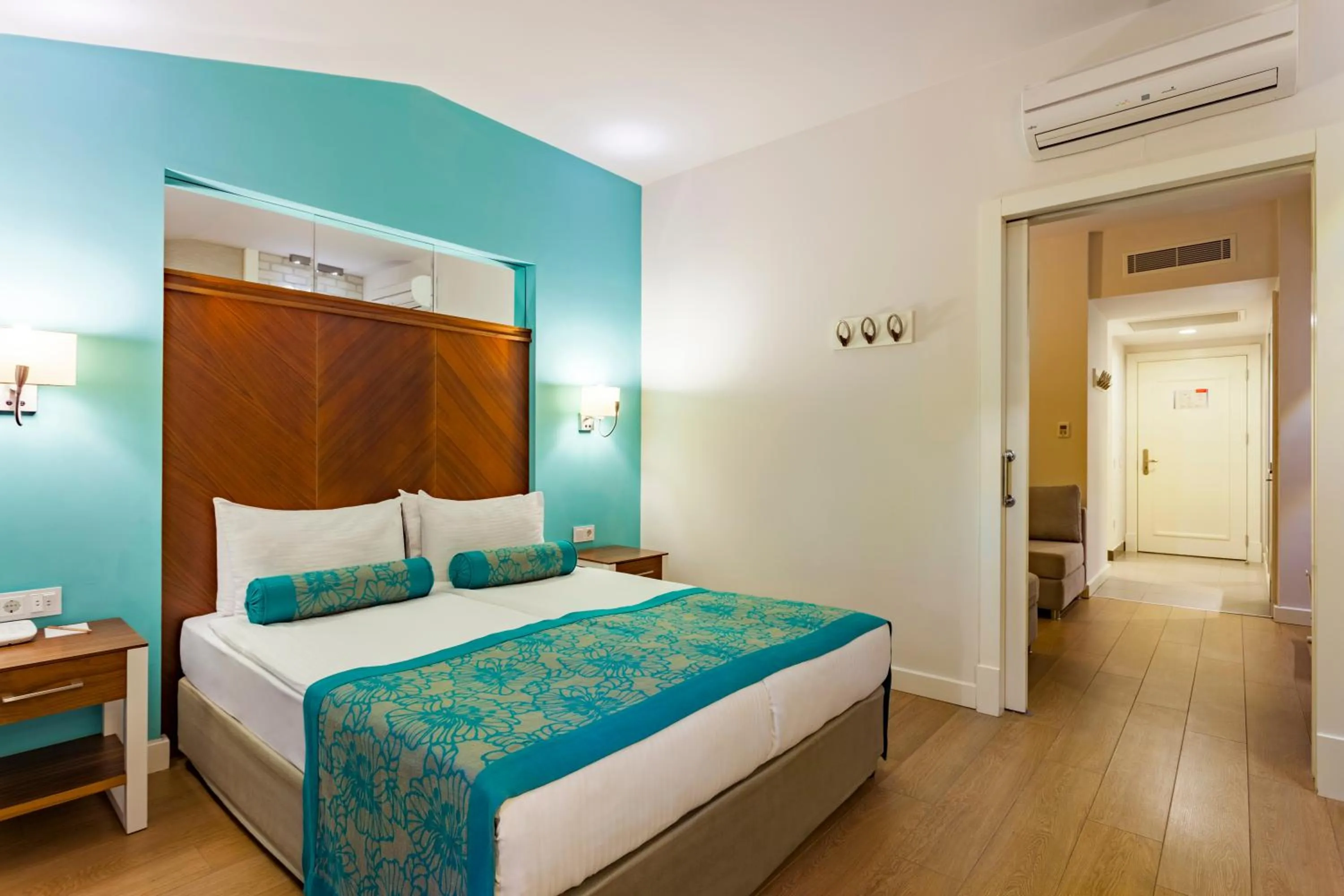 Shower, Bed in Terrace Elite Resort Ultra All Inclusive