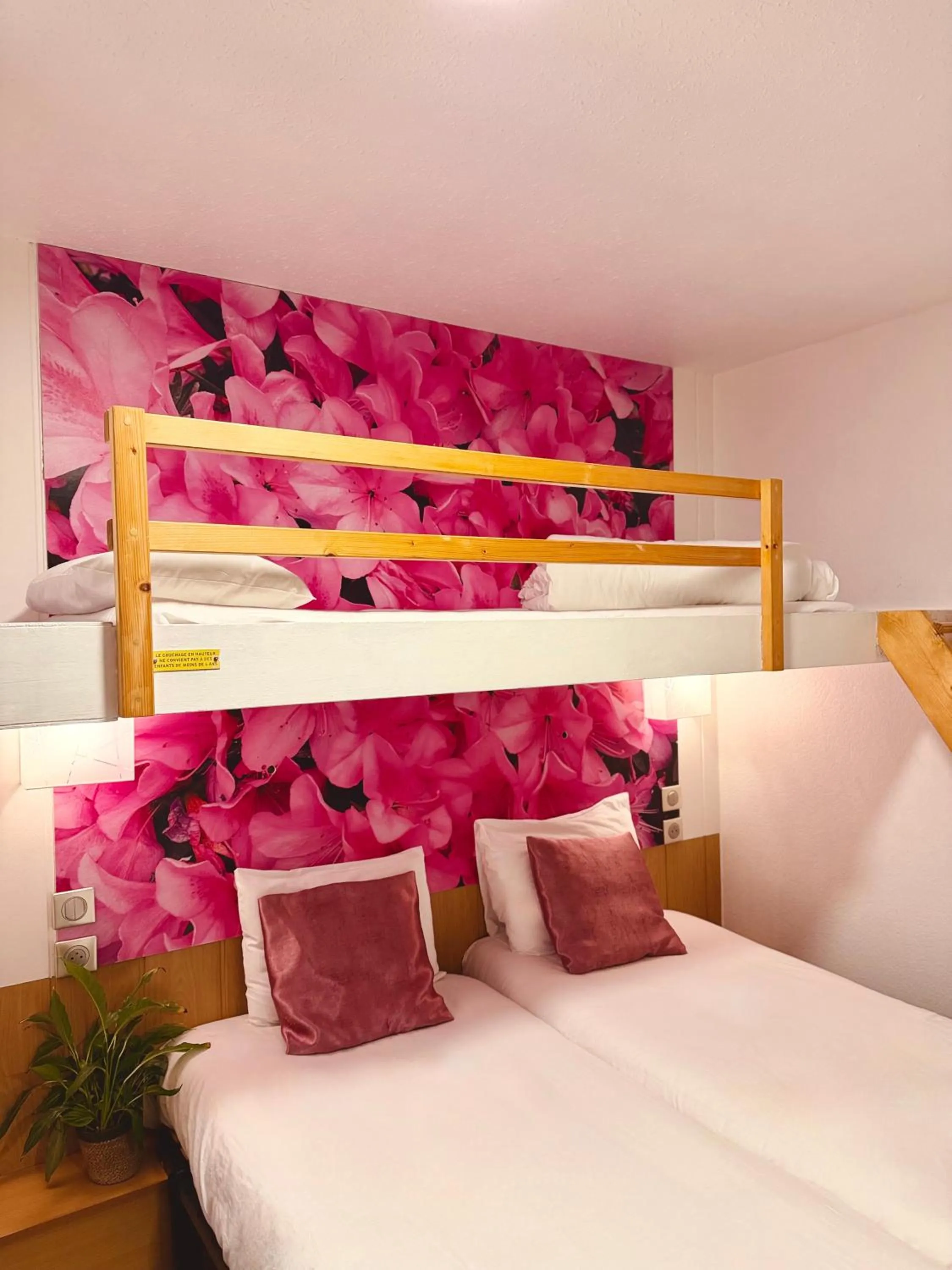 Bedroom, Bed in Fasthotel Orleans Zénith