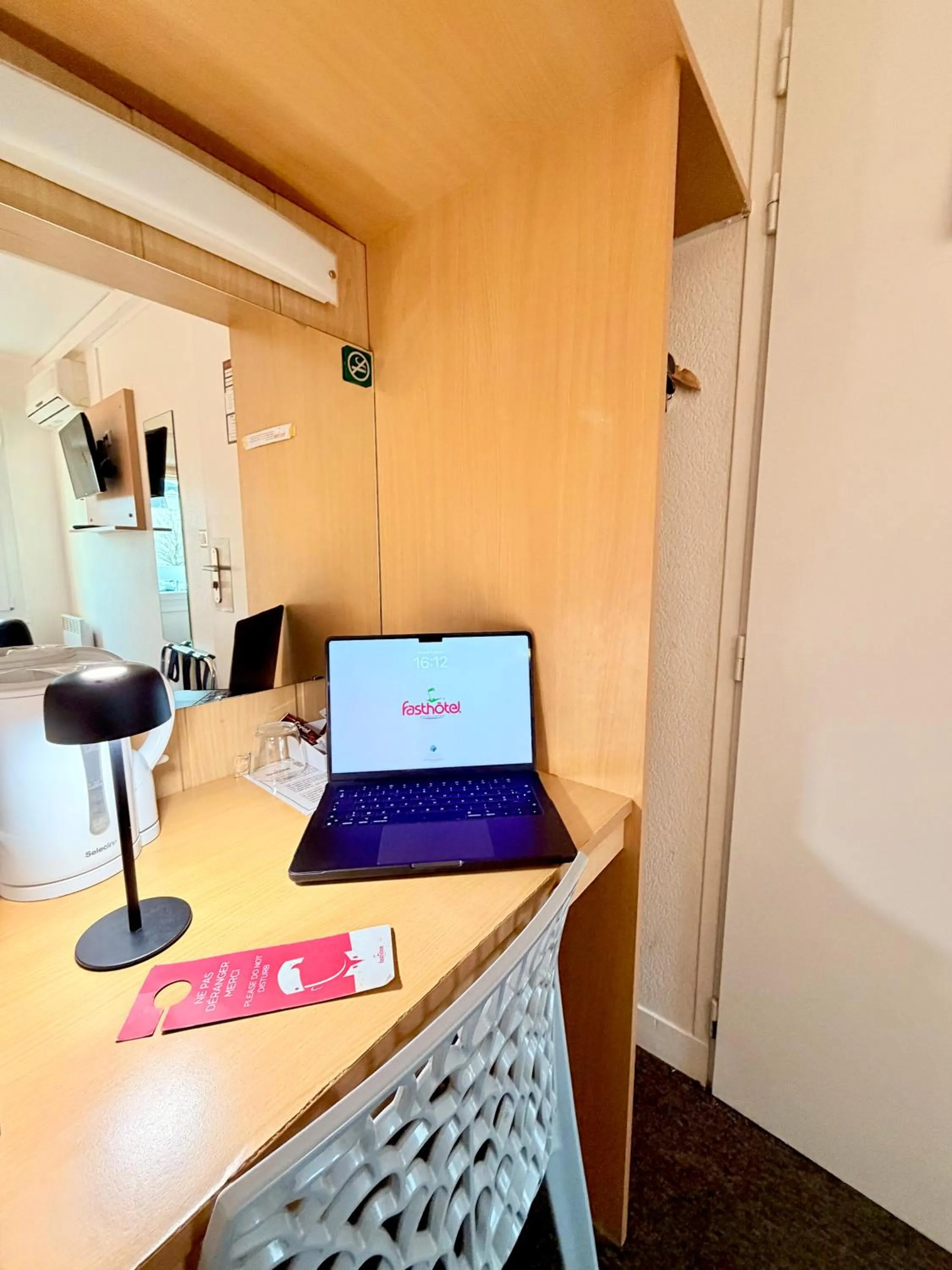 Seating area in Fasthotel Orleans Zénith