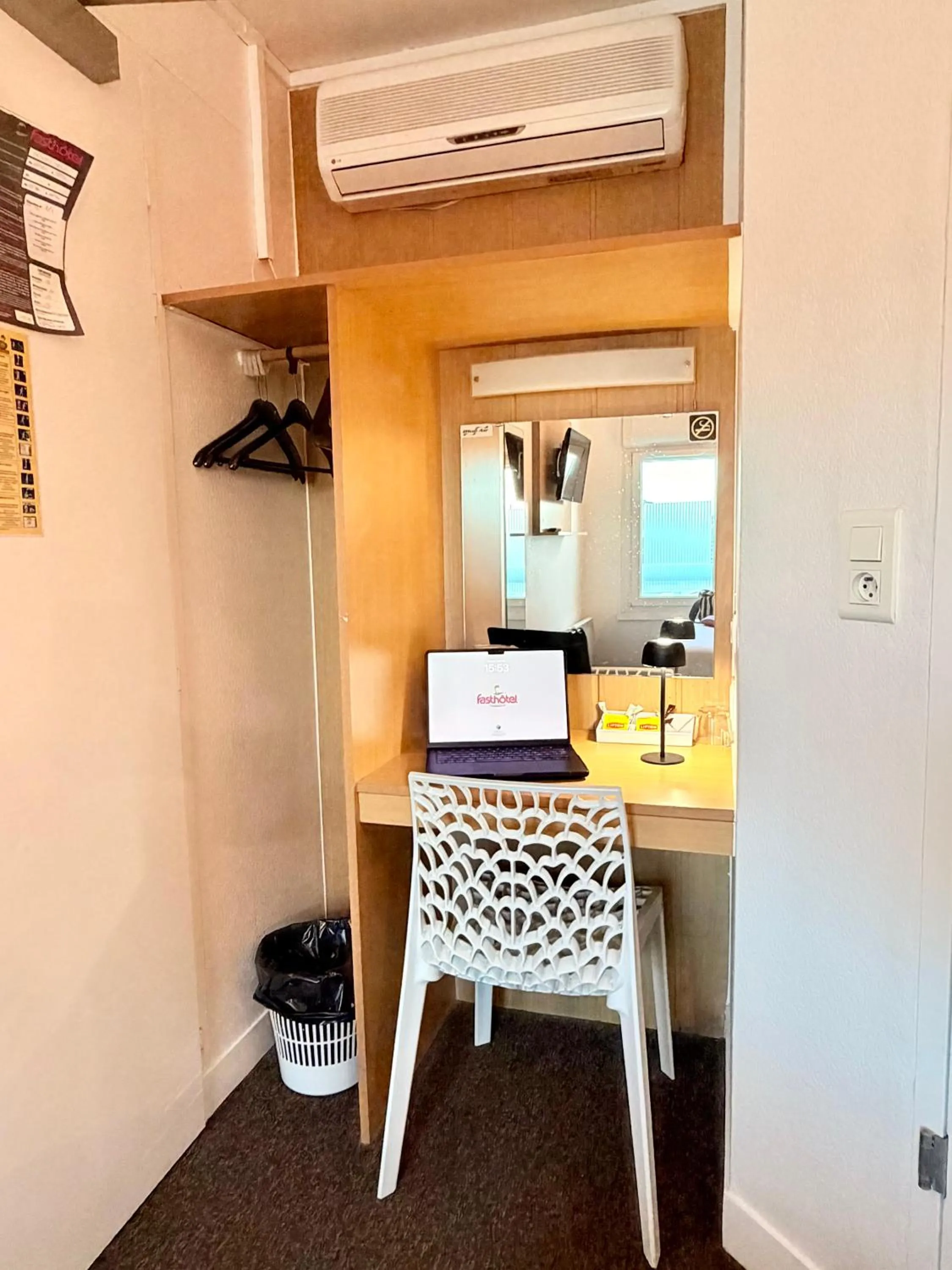 wardrobe in Fasthotel Orleans Zénith