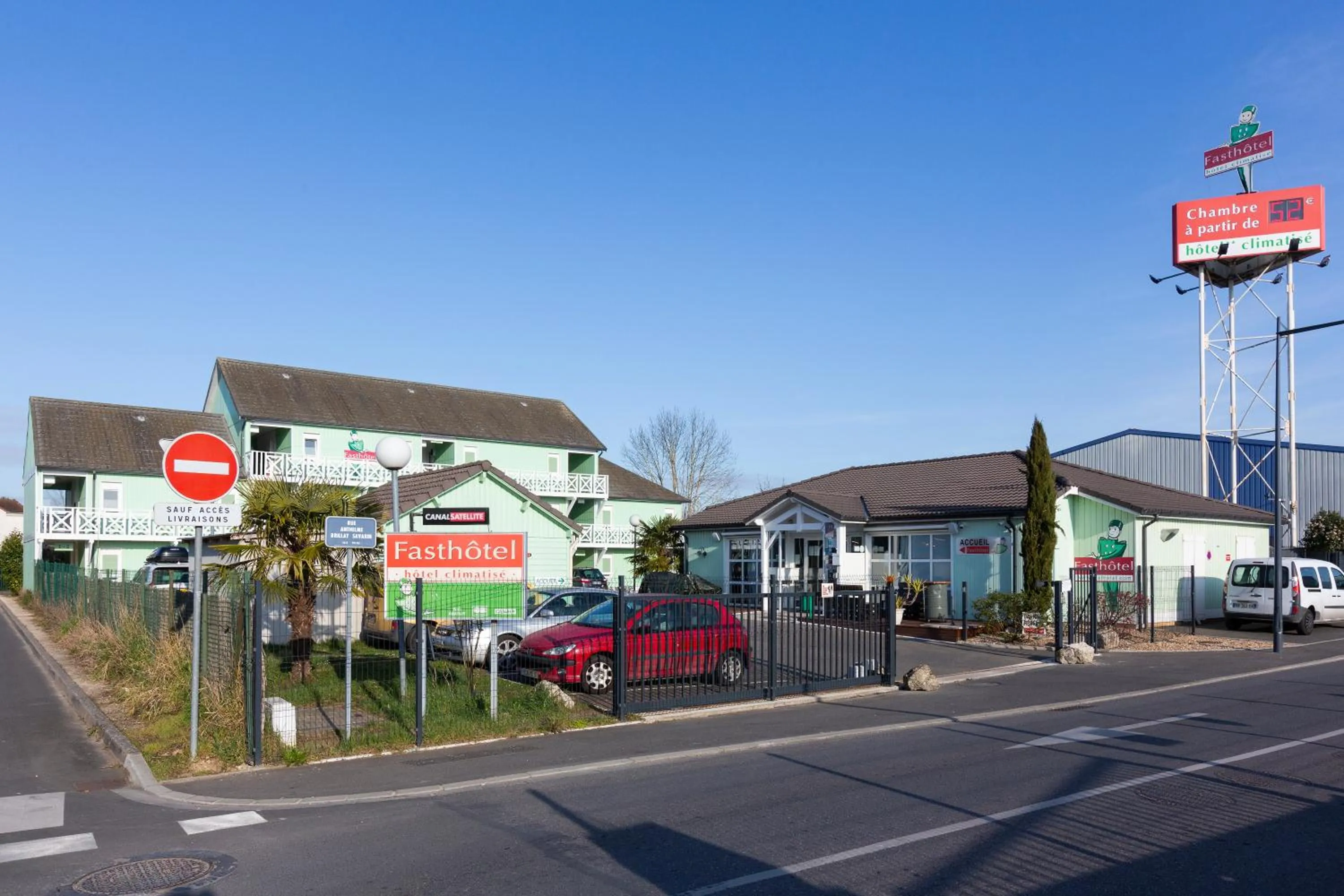 Property building in Fasthotel Orleans Zénith