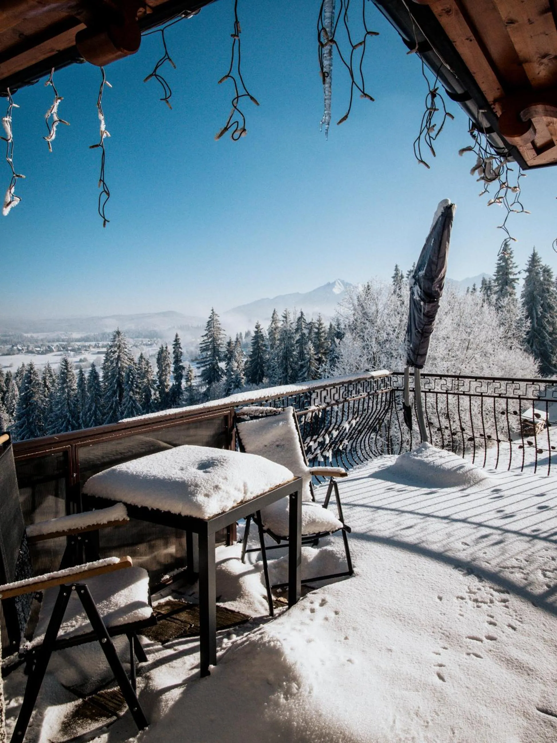 Balcony/Terrace in Willa Pachówka - tam, gdzie natura spotyka się z nowoczesnością