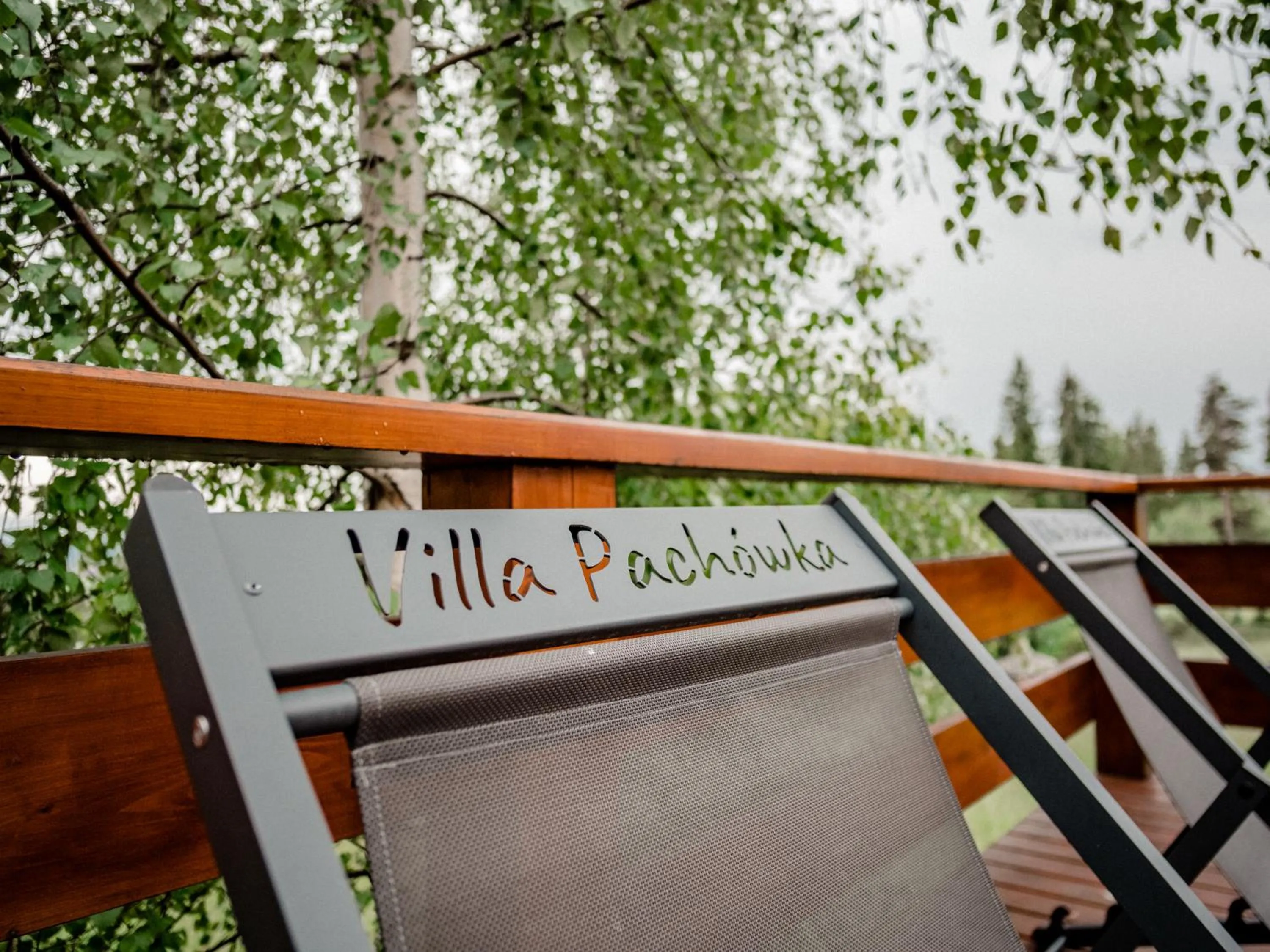 Text overlay in Willa Pachówka - tam, gdzie natura spotyka się z nowoczesnością