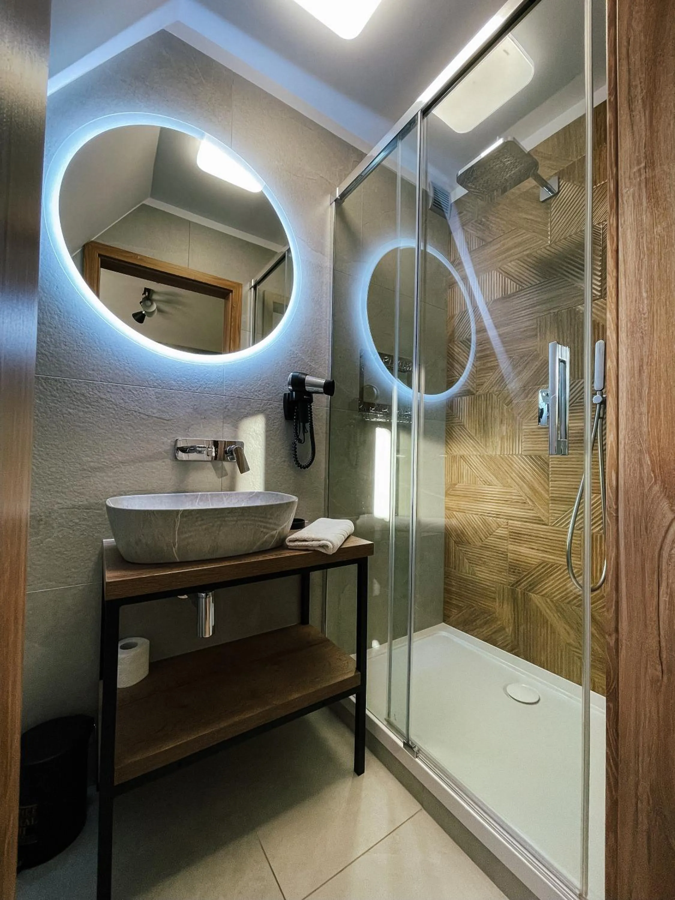 Bathroom in Willa Pachówka - tam, gdzie natura spotyka się z nowoczesnością