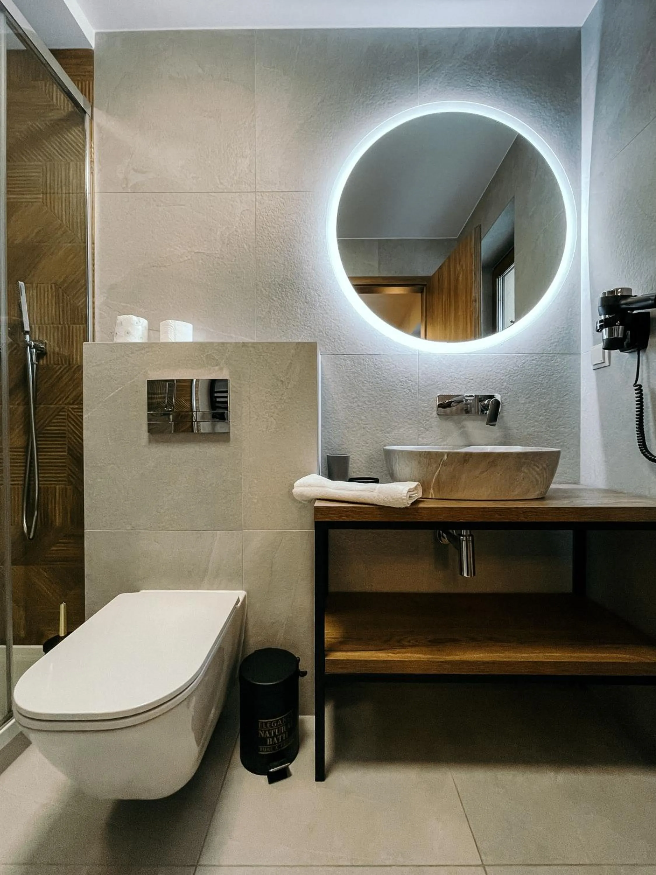 Bathroom in Willa Pachówka - tam, gdzie natura spotyka się z nowoczesnością
