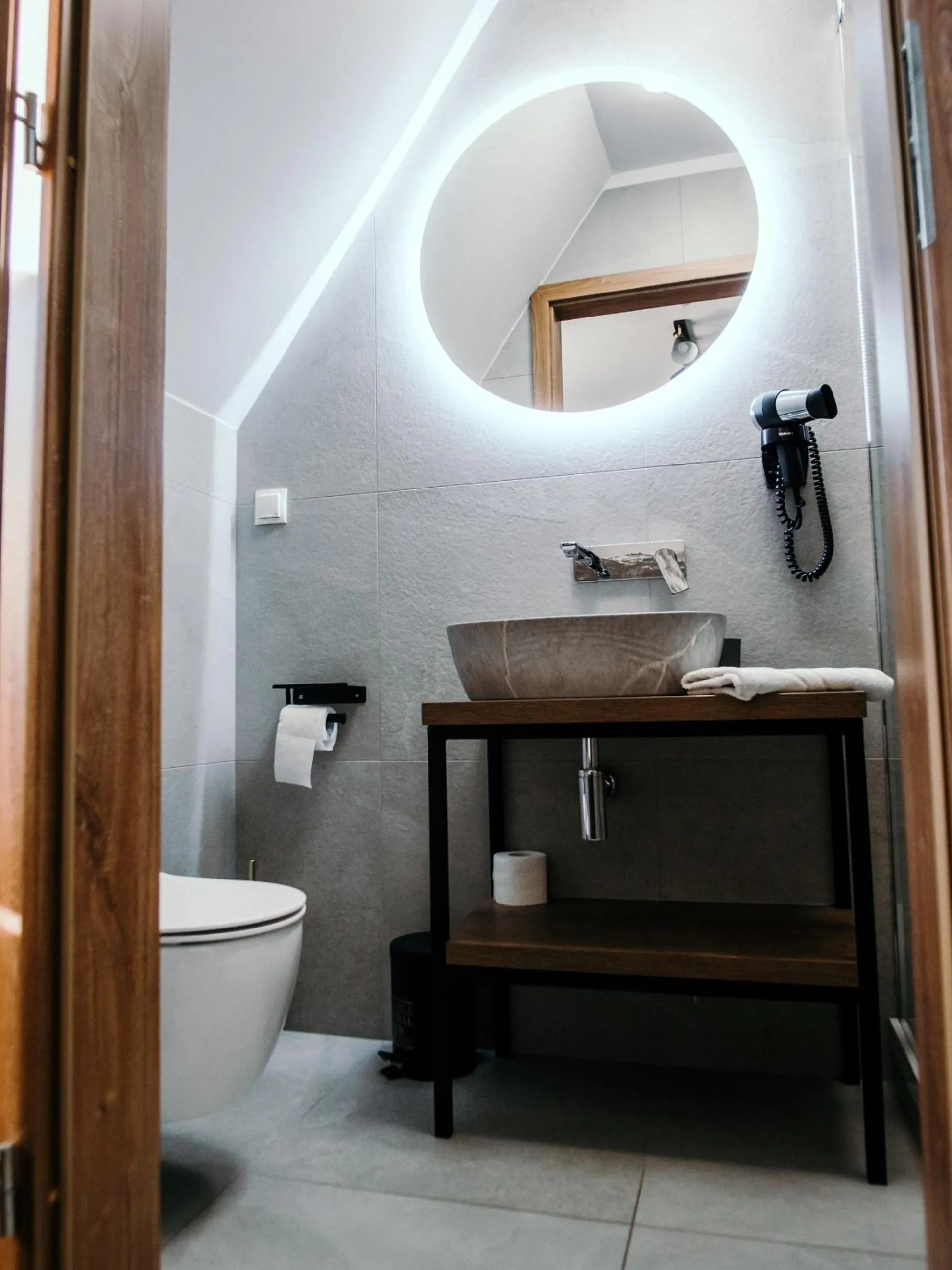 Bathroom in Willa Pachówka - tam, gdzie natura spotyka się z nowoczesnością