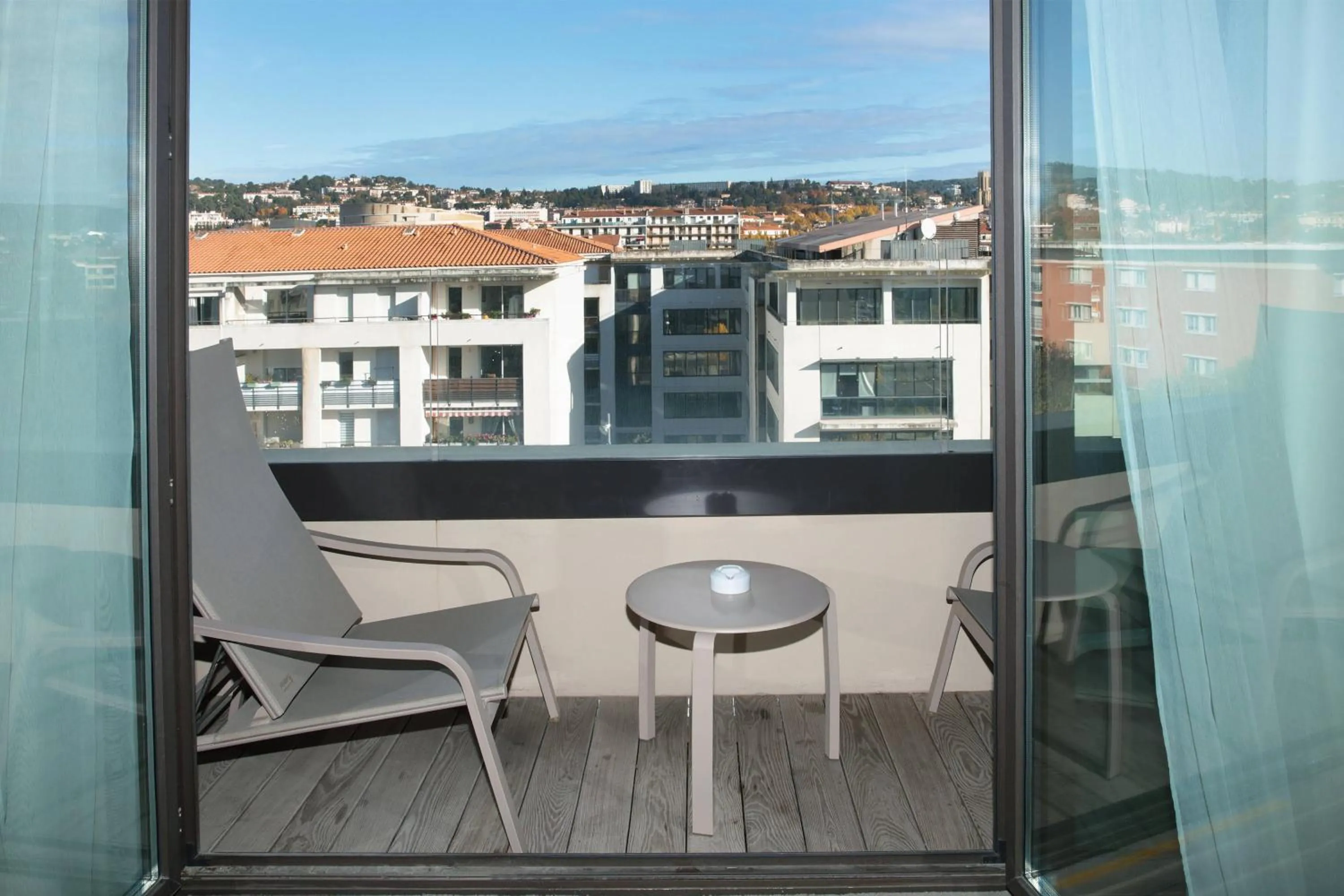Photo of the whole room in Renaissance Aix-en-Provence Hotel