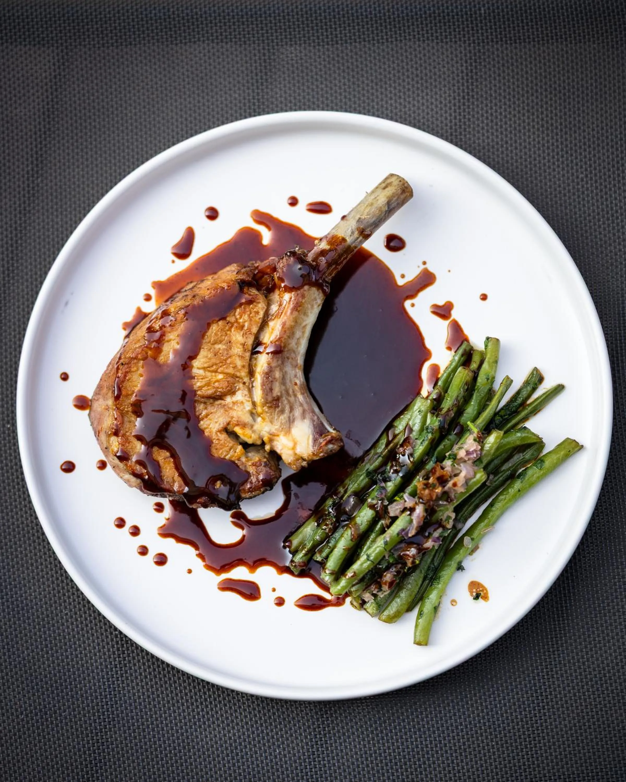 Restaurant/places to eat in Renaissance Aix-en-Provence Hotel