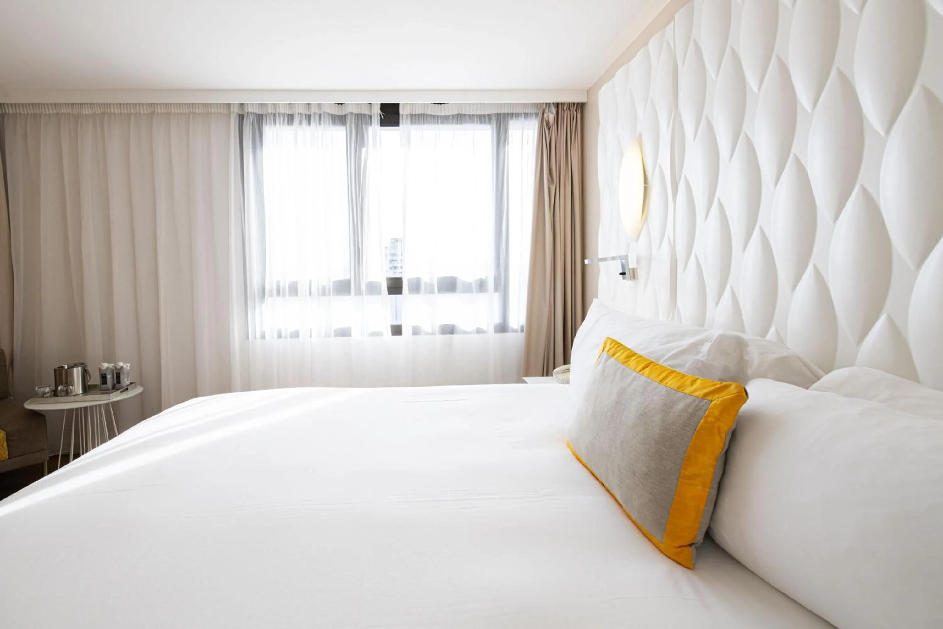 Photo of the whole room, Bed in Renaissance Aix-en-Provence Hotel