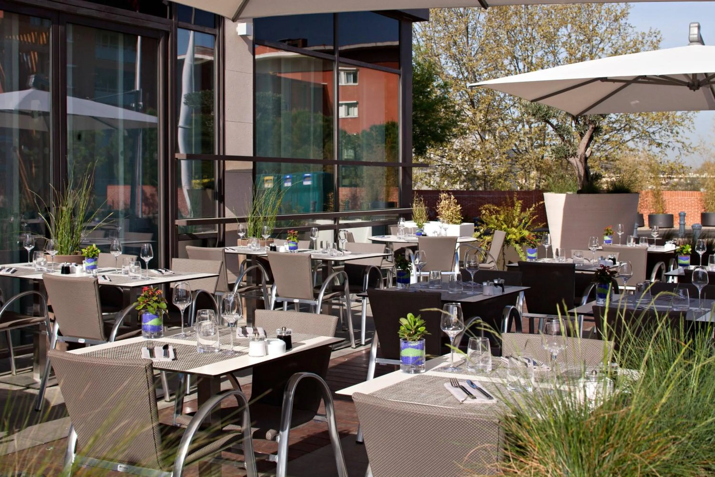 Restaurant/places to eat in Renaissance Aix-en-Provence Hotel