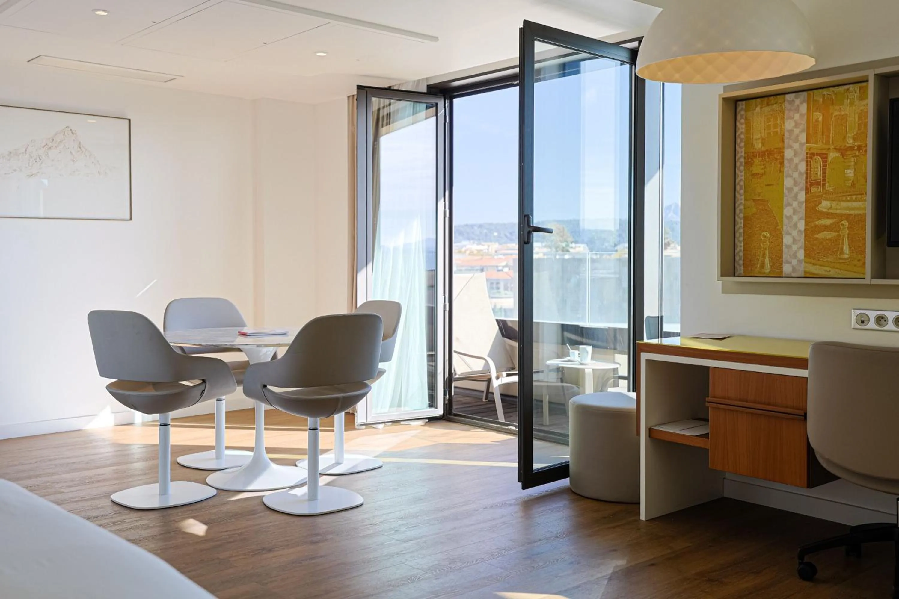 Photo of the whole room in Renaissance Aix-en-Provence Hotel