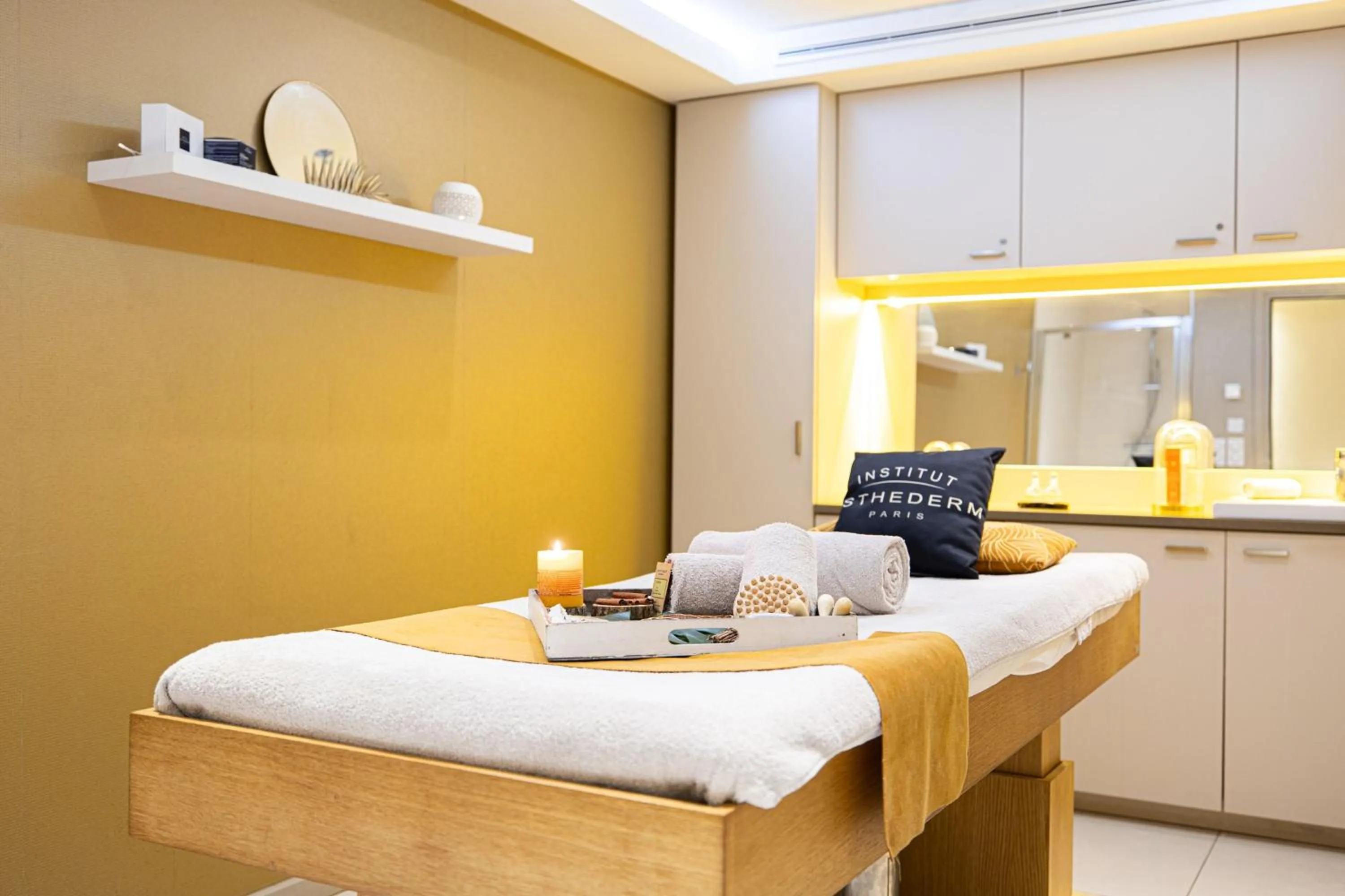 Spa and wellness centre/facilities in Renaissance Aix-en-Provence Hotel
