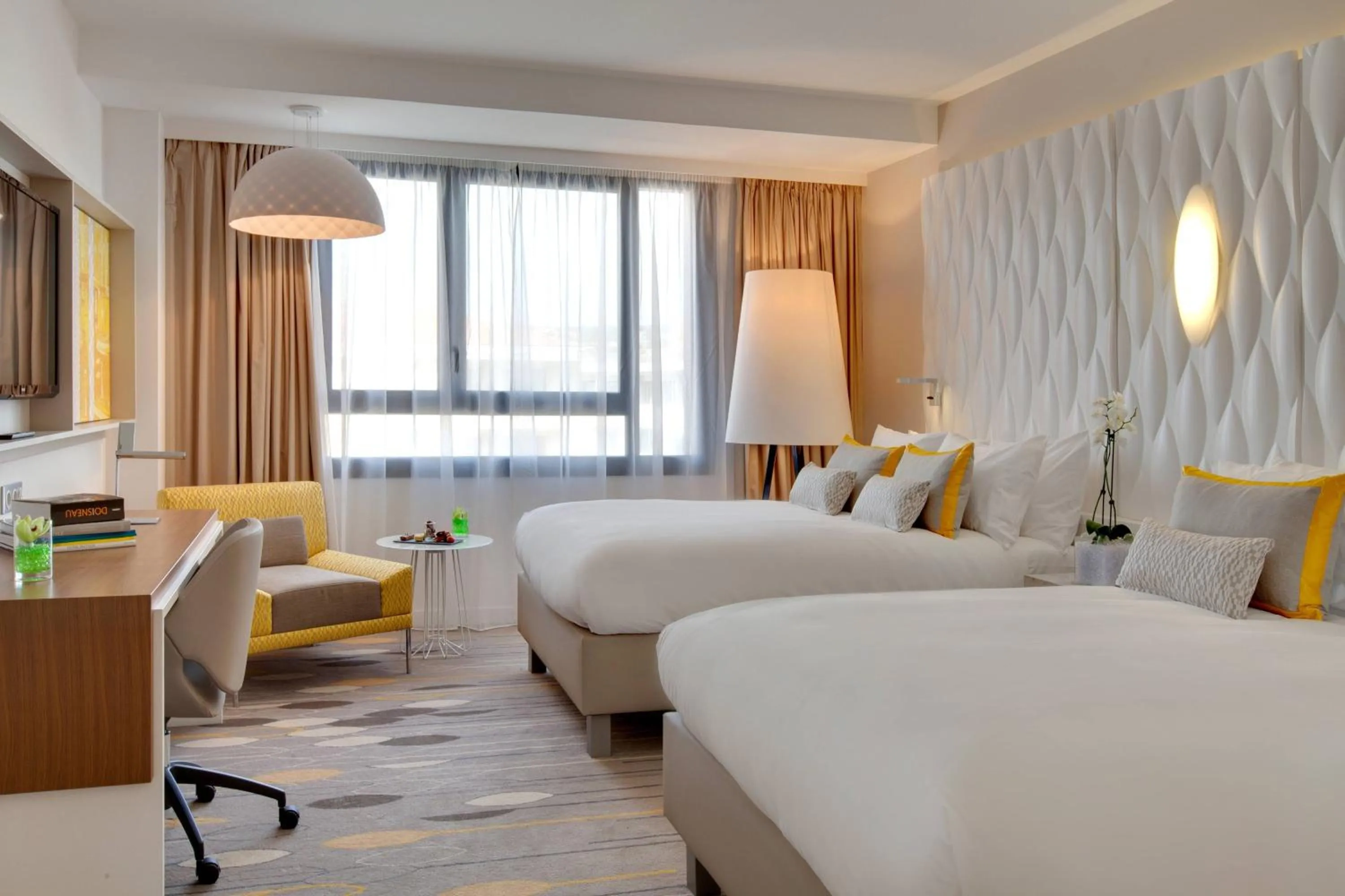 Photo of the whole room, Bed in Renaissance Aix-en-Provence Hotel