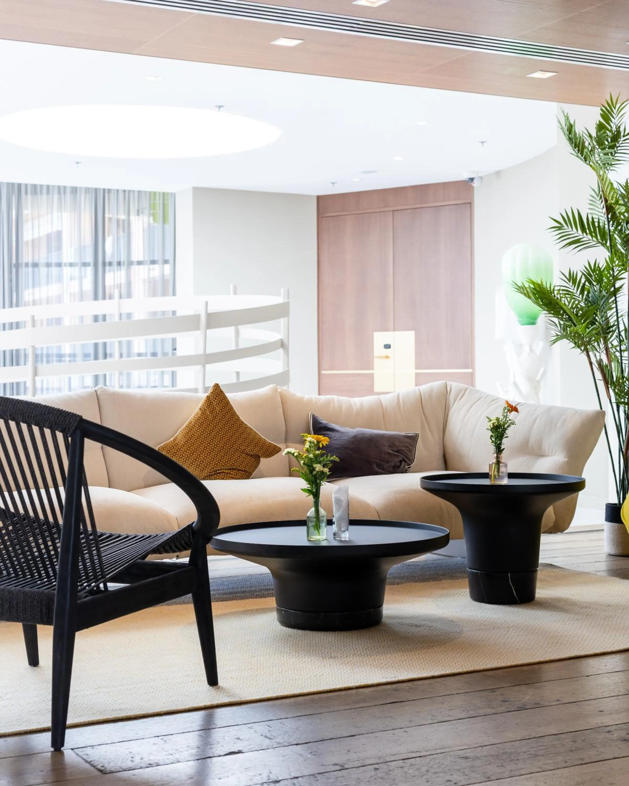 Lounge or bar in Renaissance Aix-en-Provence Hotel