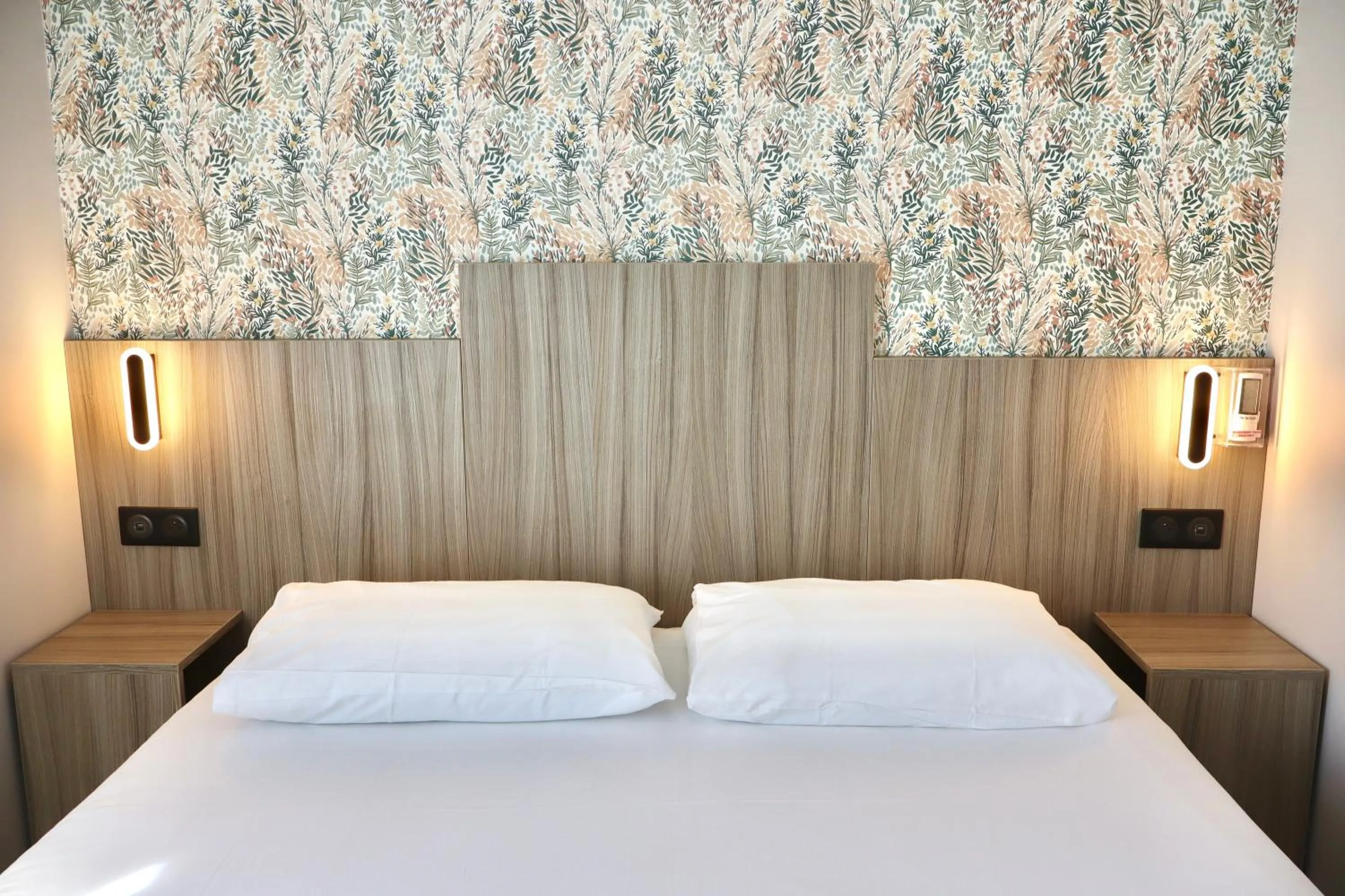 Bedroom, Bed in Brit Hotel Essentiel REIMS Taissy