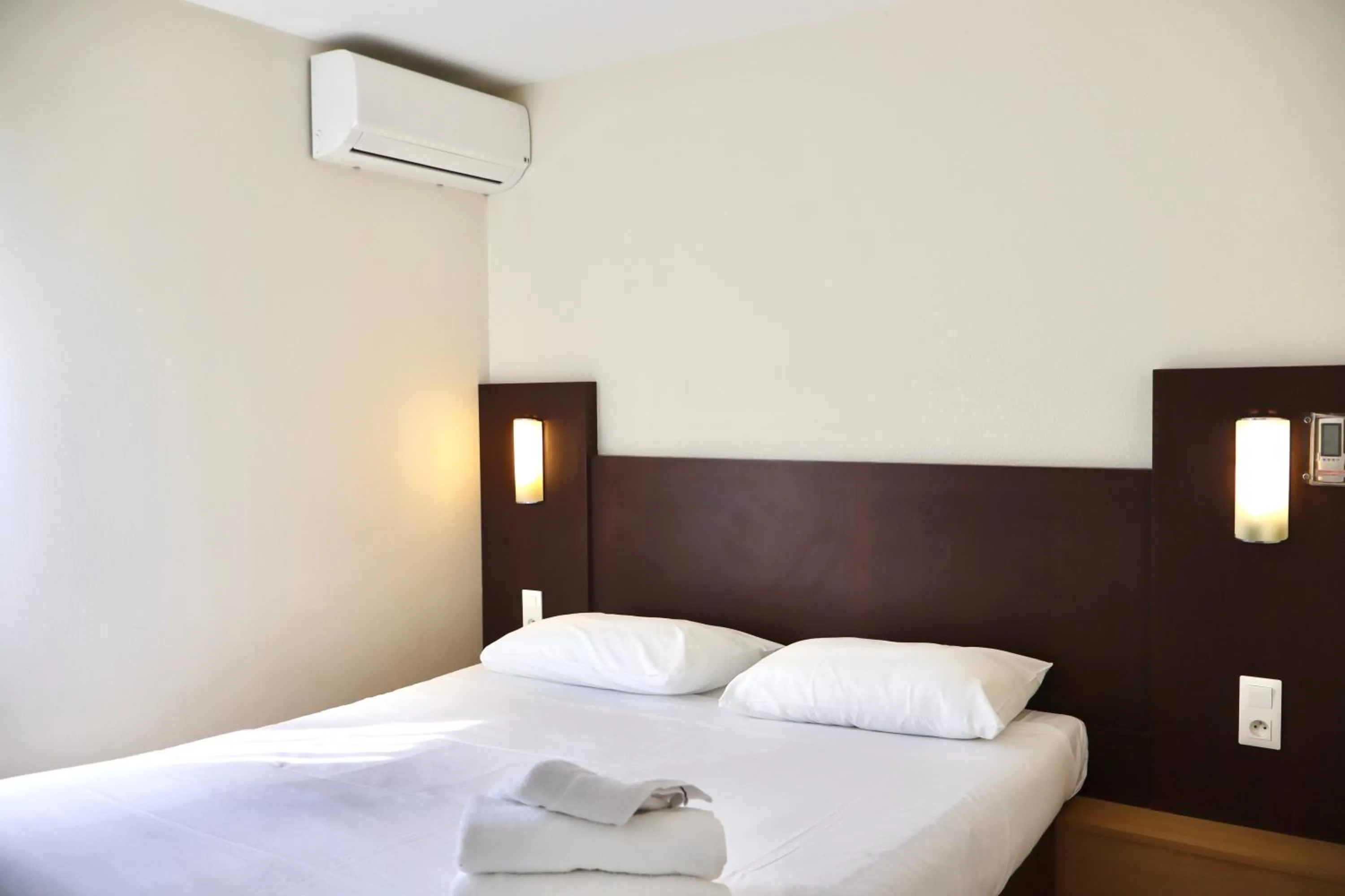 Bedroom, Bed in Brit Hotel Essentiel REIMS Taissy