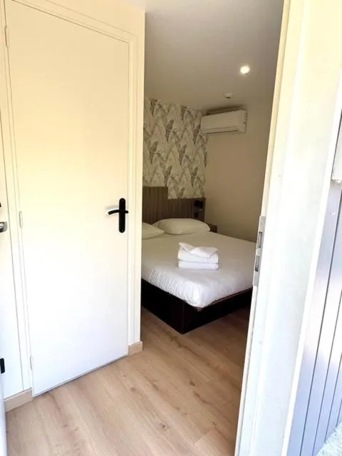 Photo of the whole room, Bed in Brit Hotel Essentiel REIMS Taissy