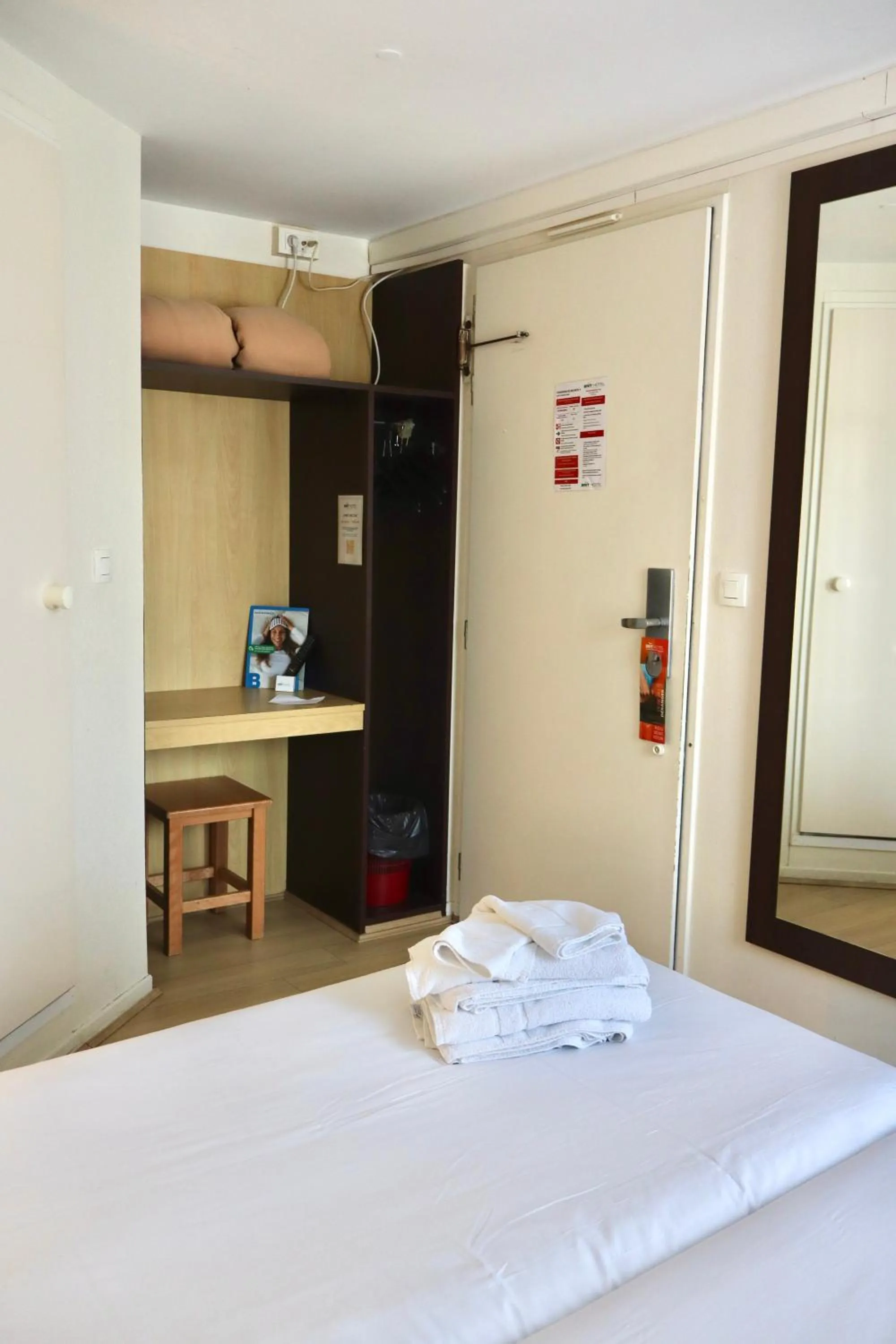 Photo of the whole room, Bed in Brit Hotel Essentiel REIMS Taissy