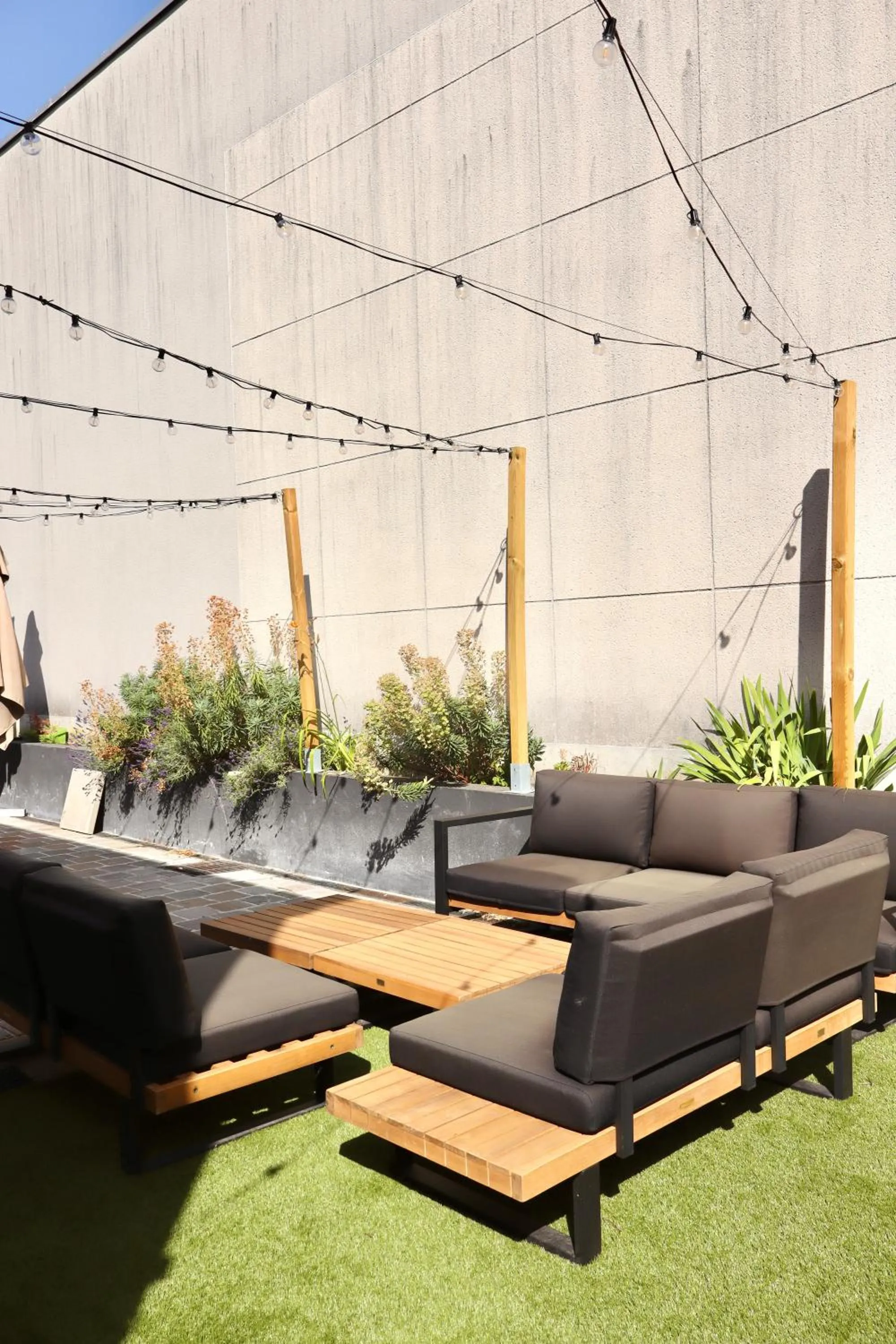 Patio in Brit Hotel Essentiel REIMS Taissy