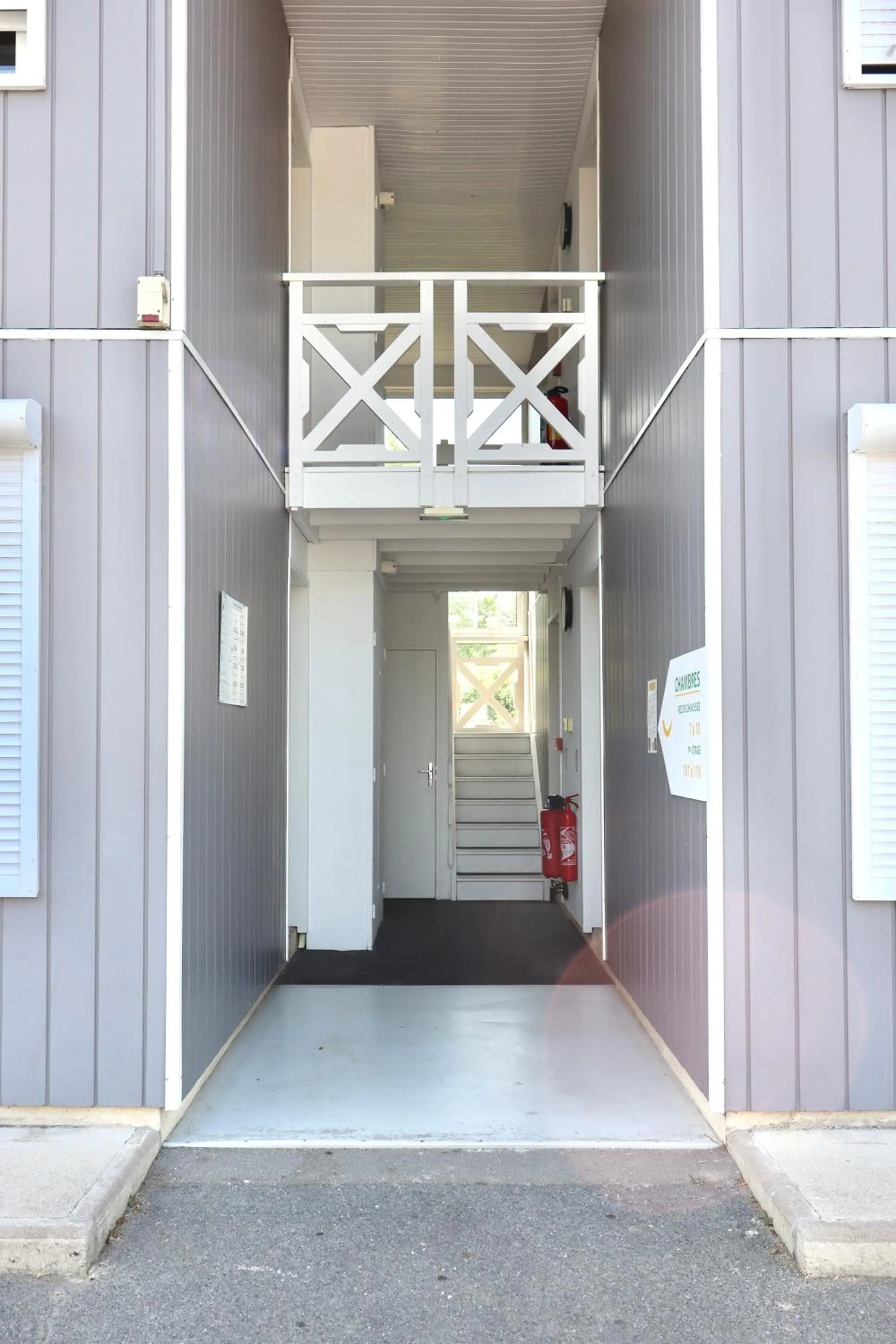 Facade/entrance in Brit Hotel Essentiel REIMS Taissy