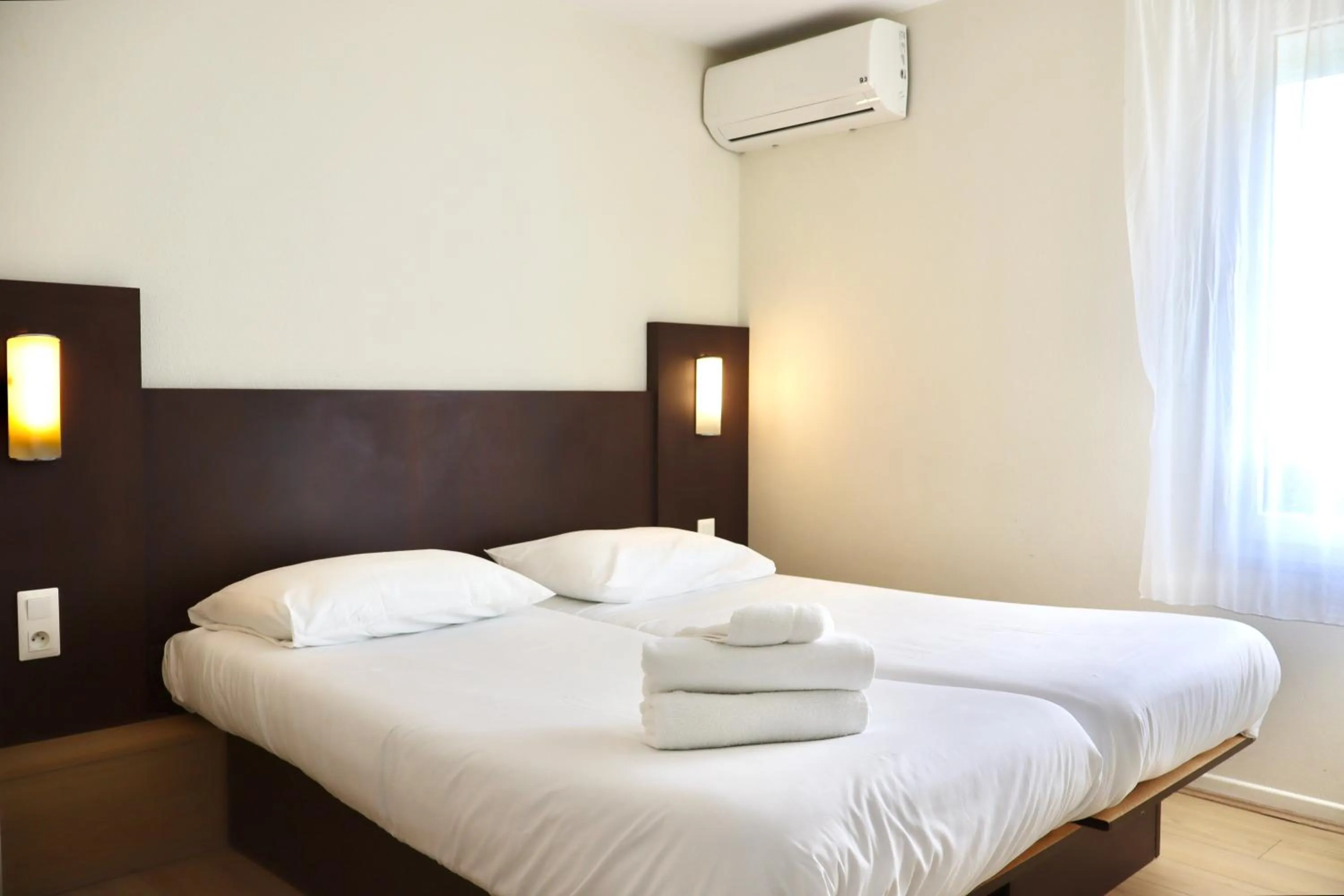 Bedroom, Bed in Brit Hotel Essentiel REIMS Taissy