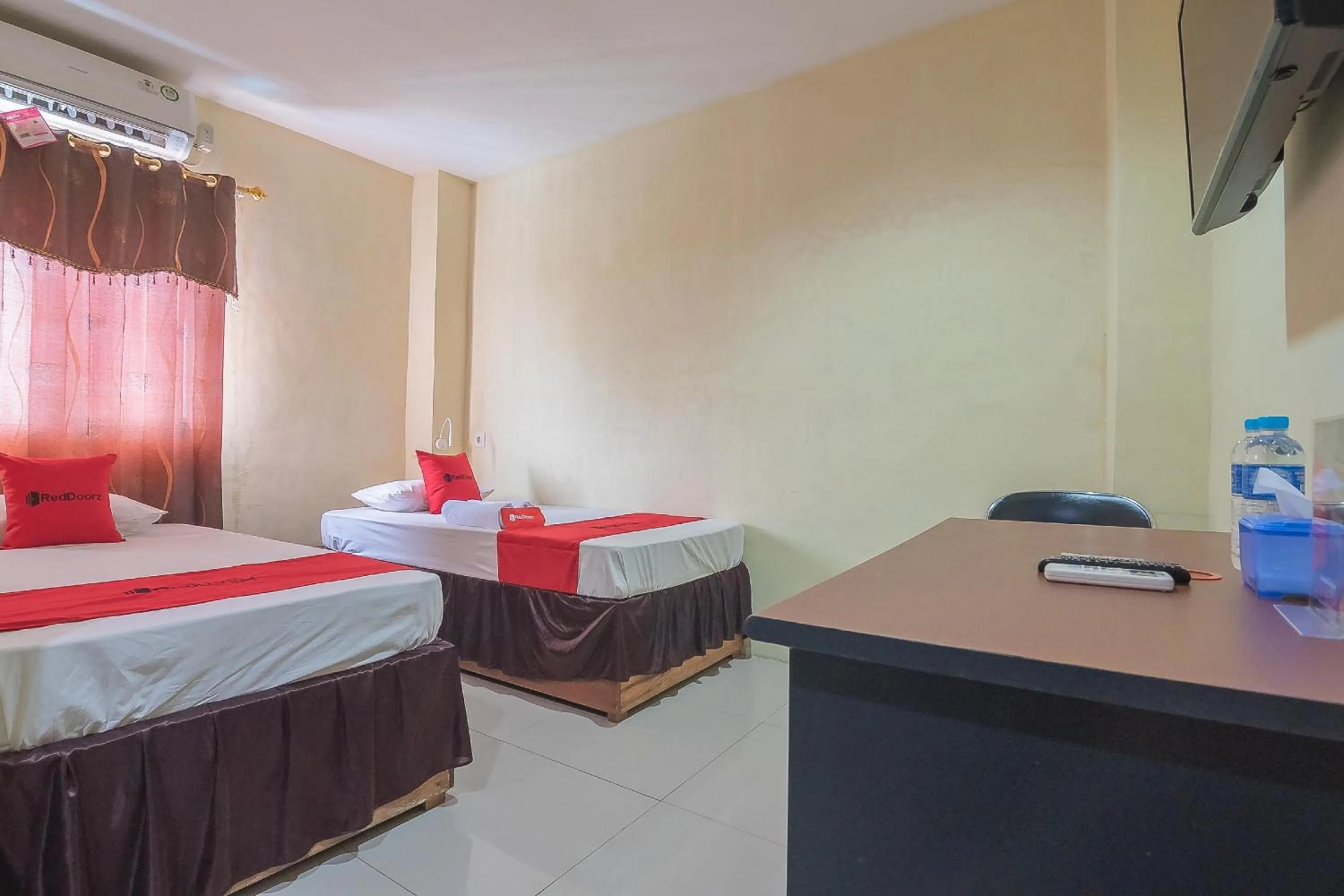 Bed in RedDoorz Syariah At Jalan cilik Riwut Kapuas