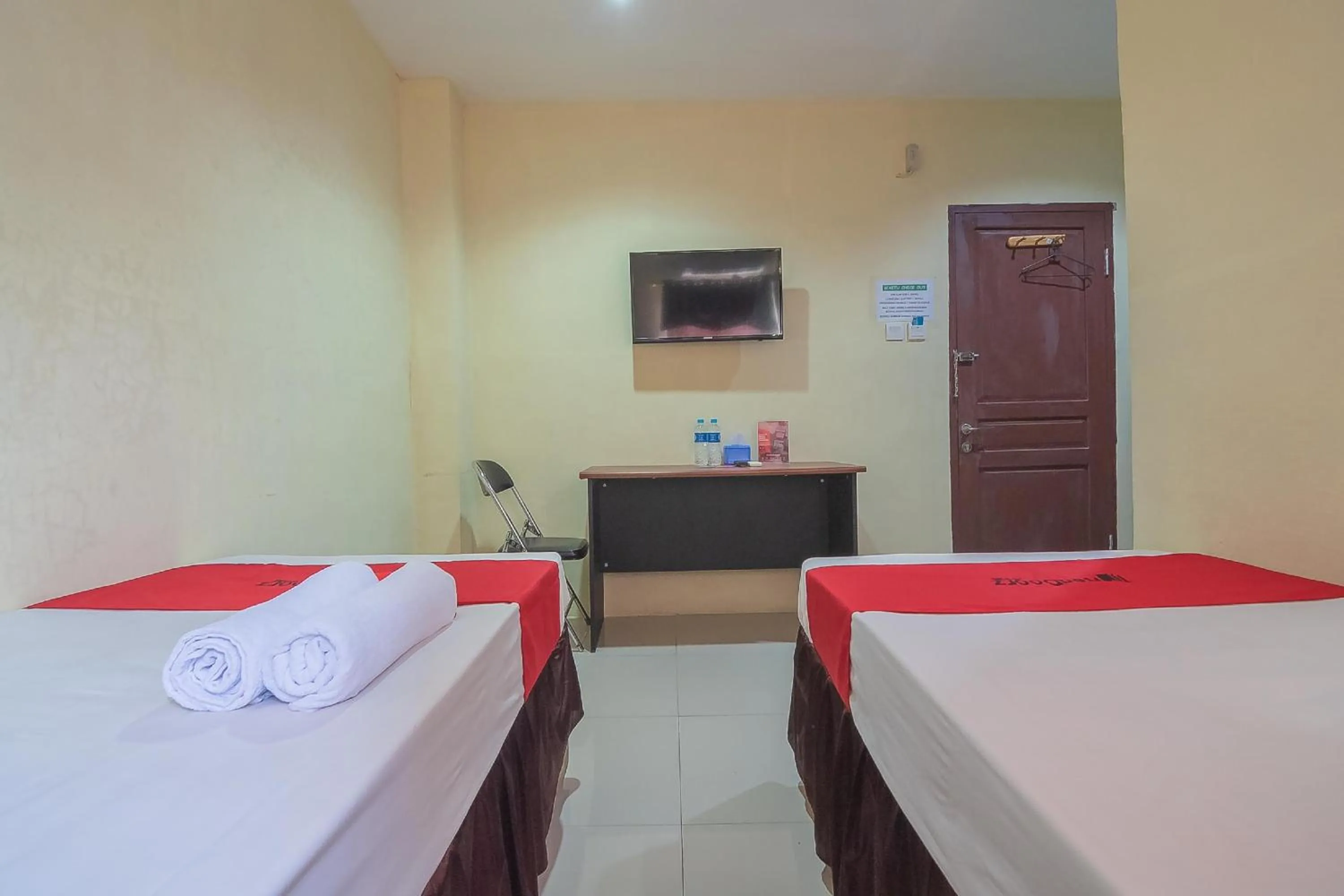 Bed in RedDoorz Syariah At Jalan cilik Riwut Kapuas