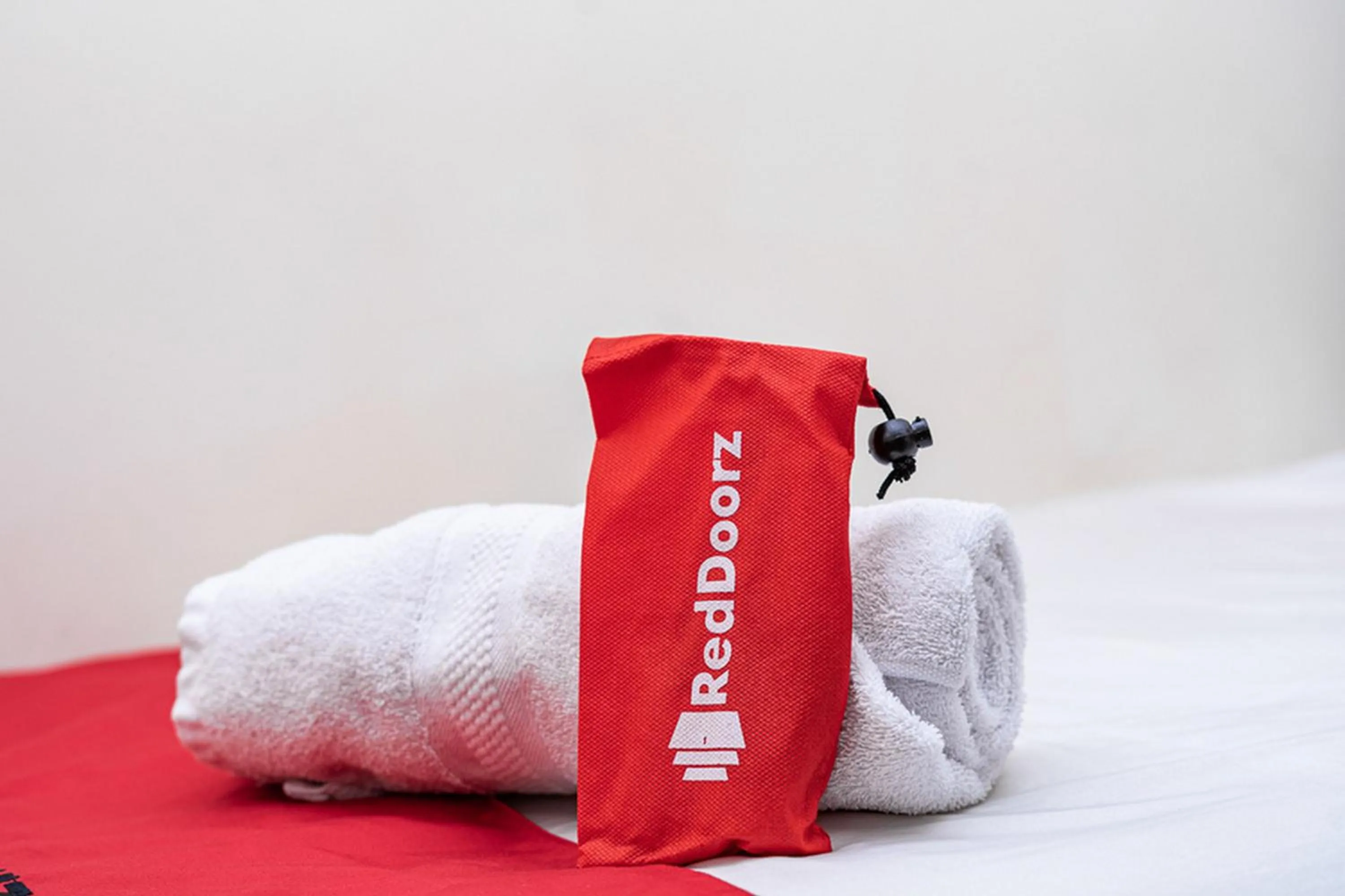 Bed in RedDoorz near Alun Alun Bandung 2