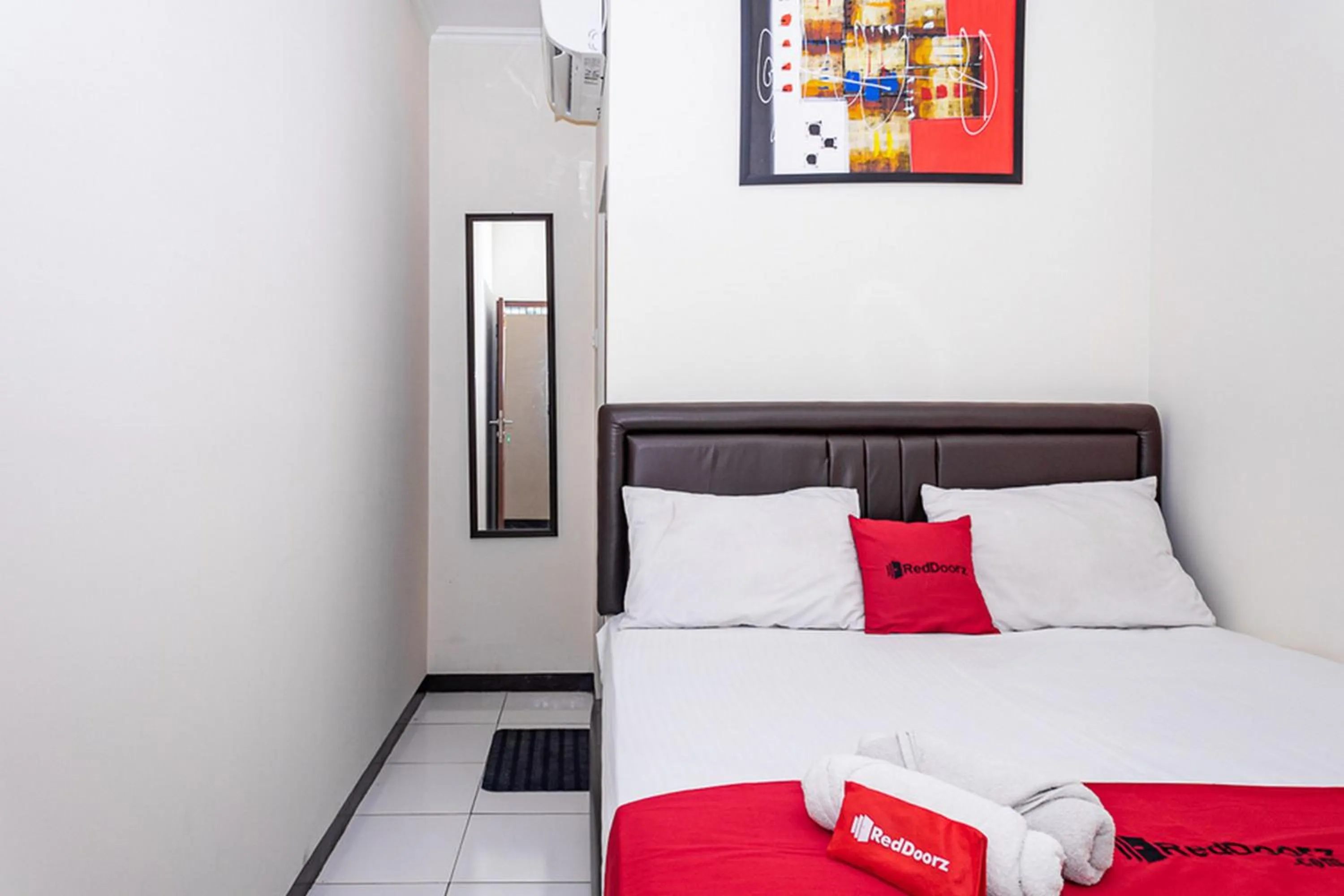 Bed in RedDoorz near Alun Alun Bandung 2