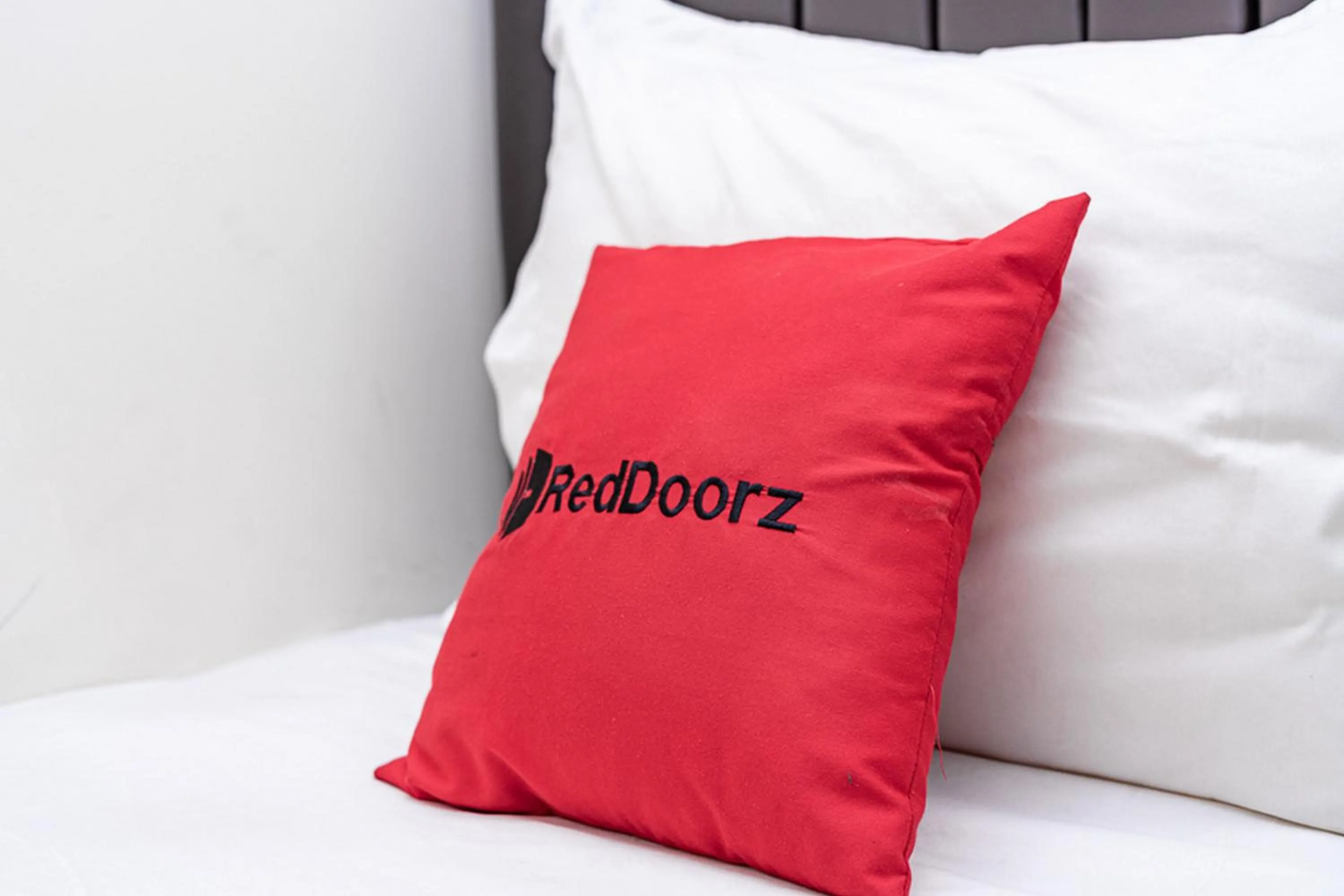 Bed in RedDoorz near Alun Alun Bandung 2