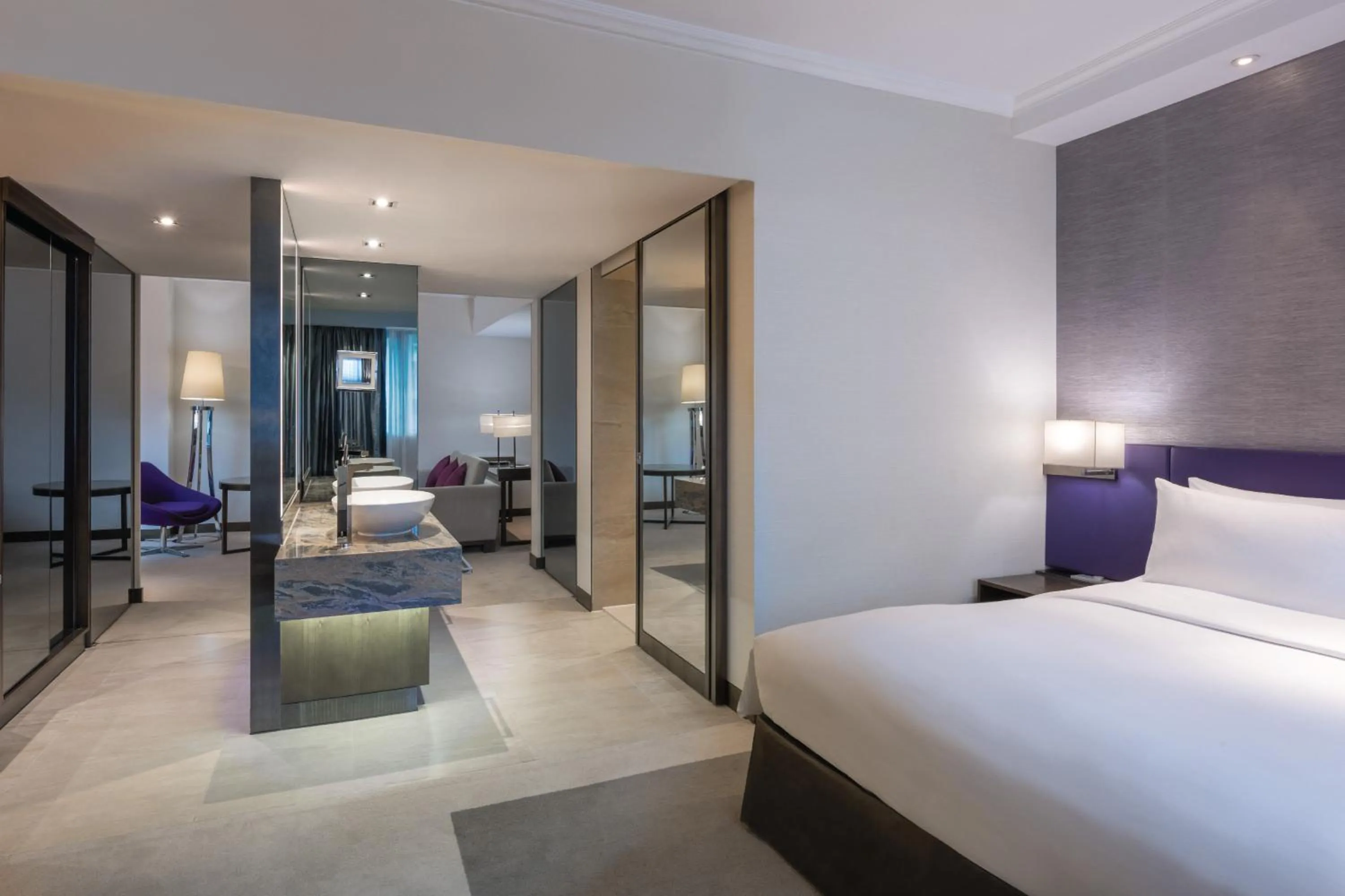 Bedroom, Bed in Gateway Hotel, Marco Polo