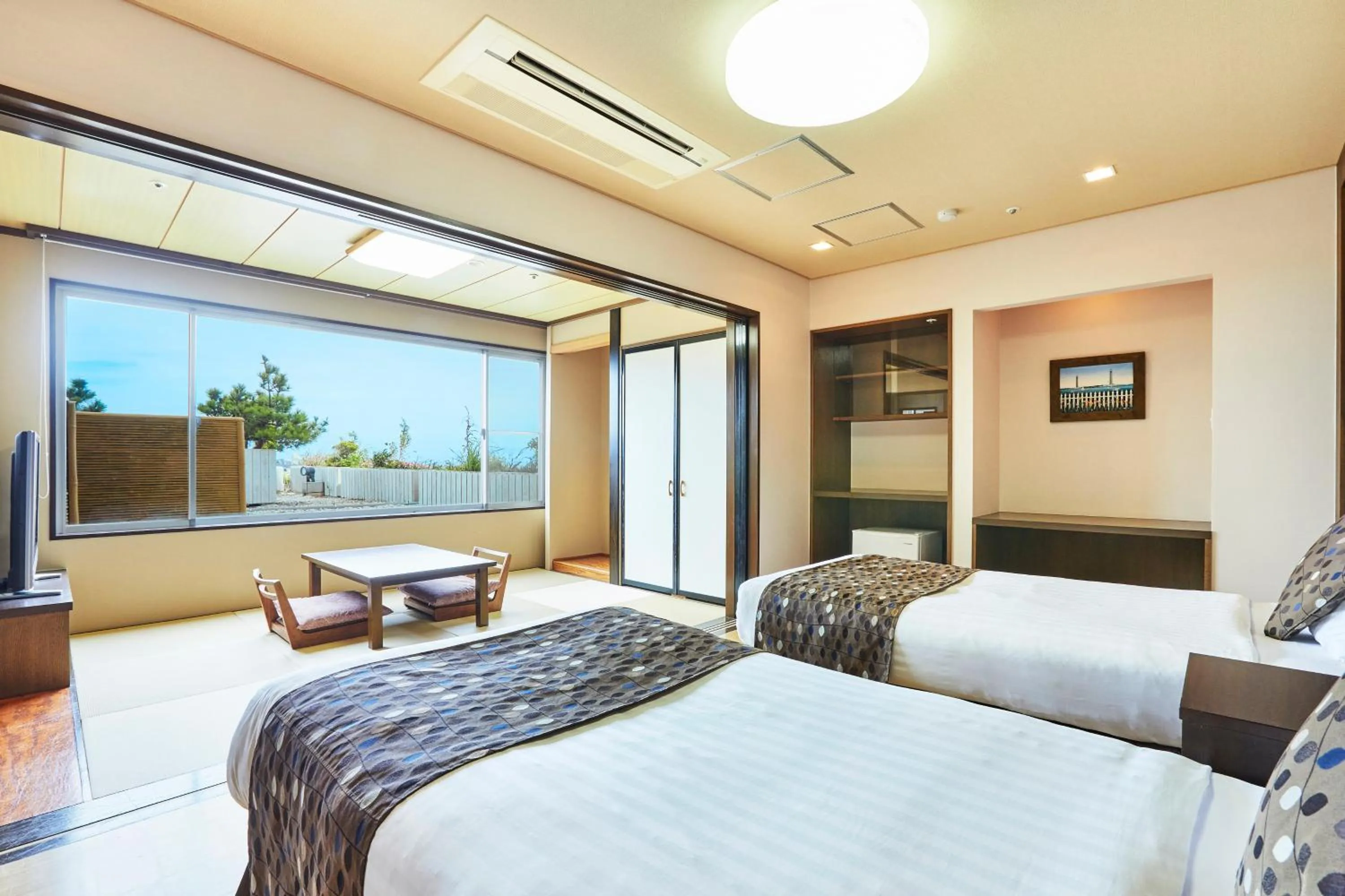 Photo of the whole room, Bed in KAMENOI HOTEL Oarai