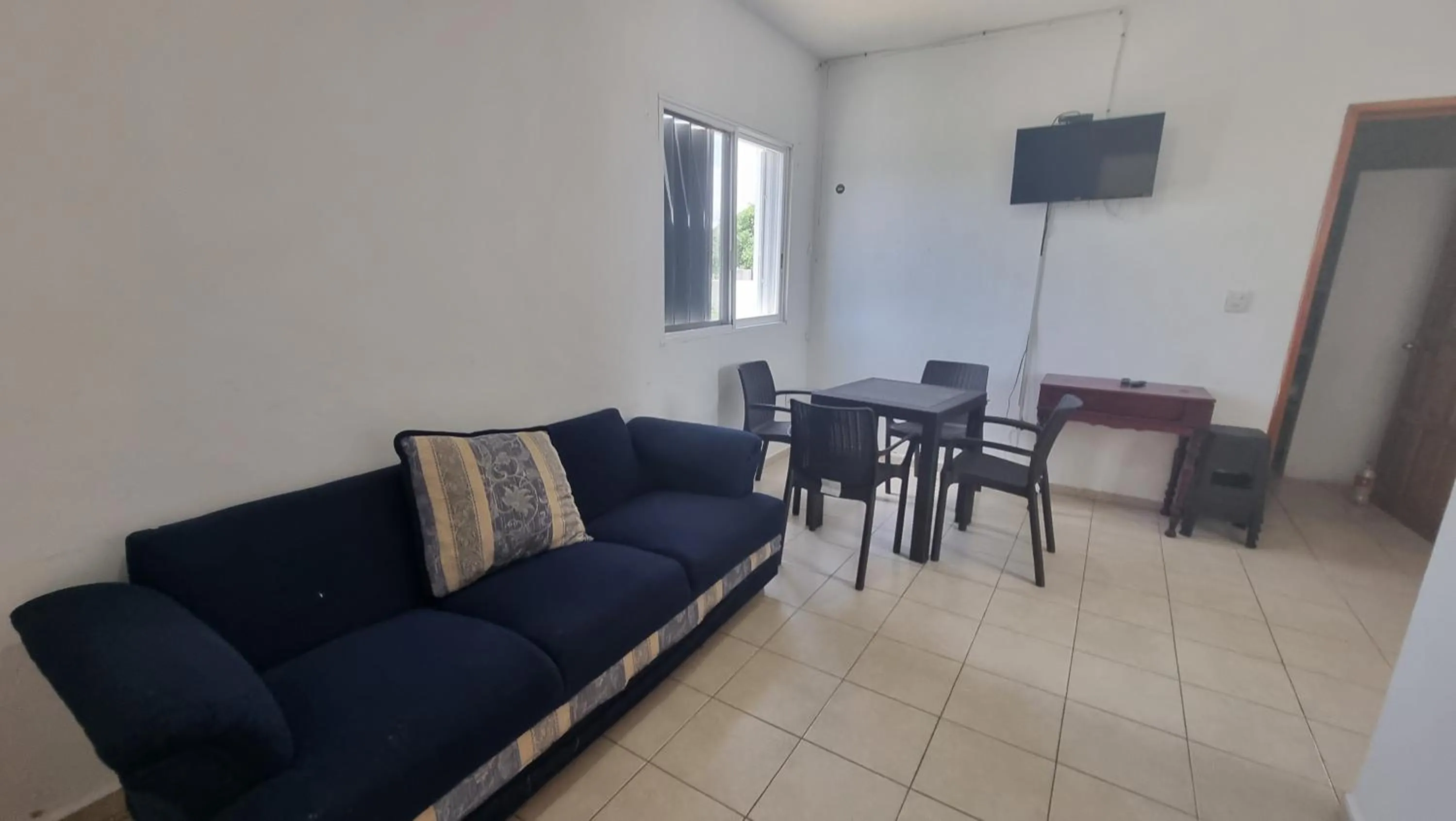 Living room in A una calle del ado 5ta avenida