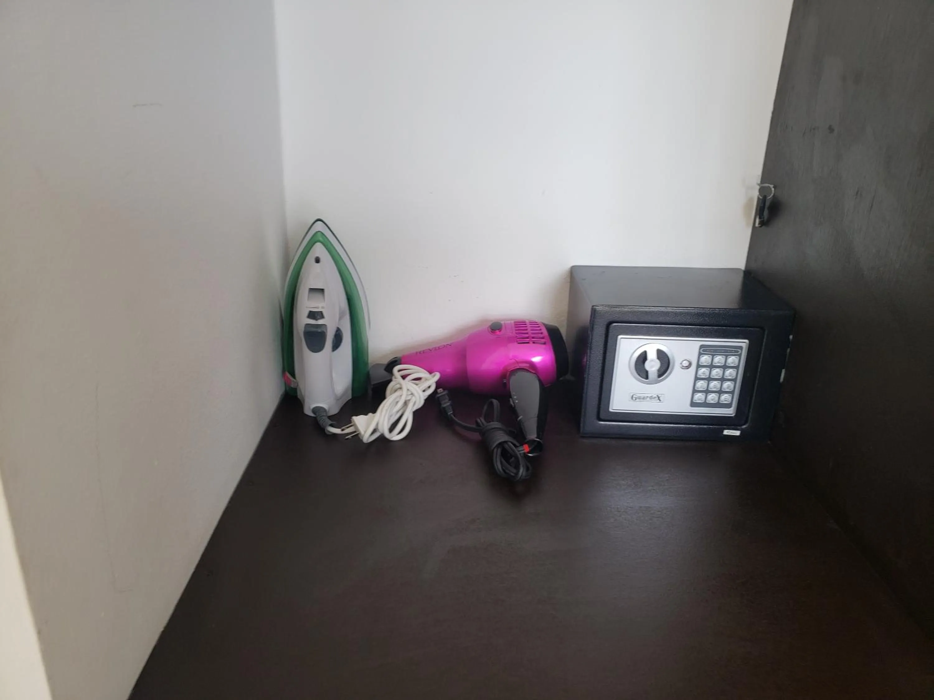 TV and multimedia in A una calle del ado 5ta avenida